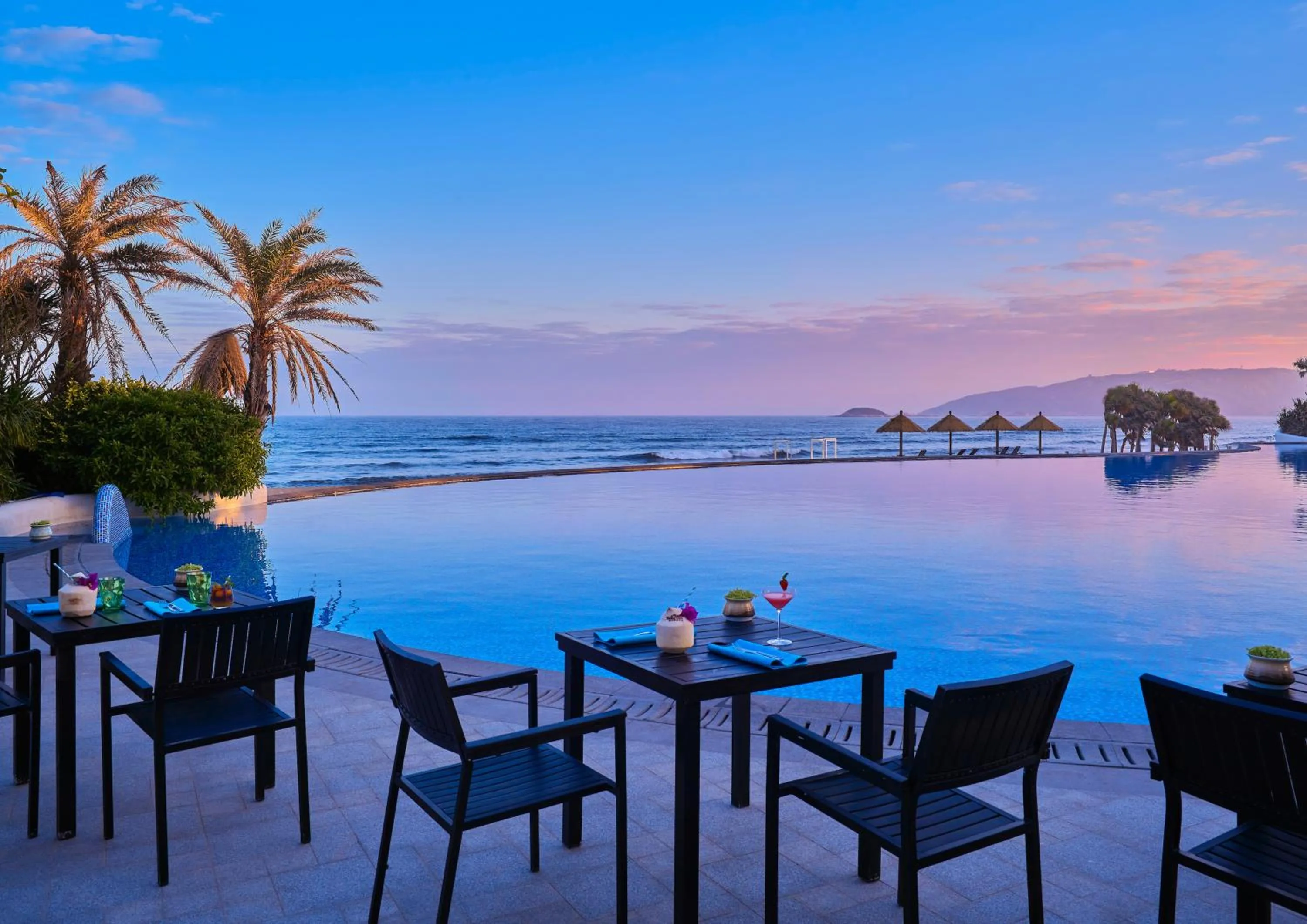 Swimming pool in Dusit Thani Shuangyue Bay Resort Huizhou