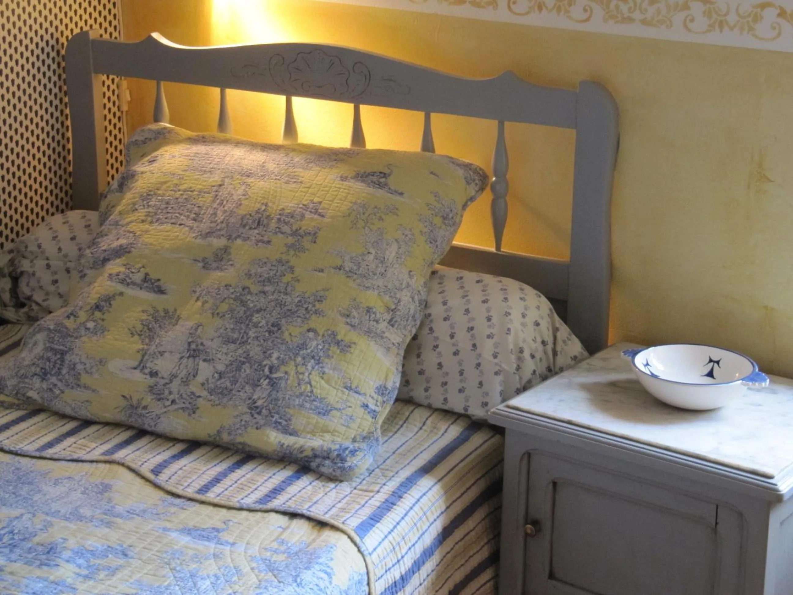 Decorative detail, Bed in Le Mas des Clots