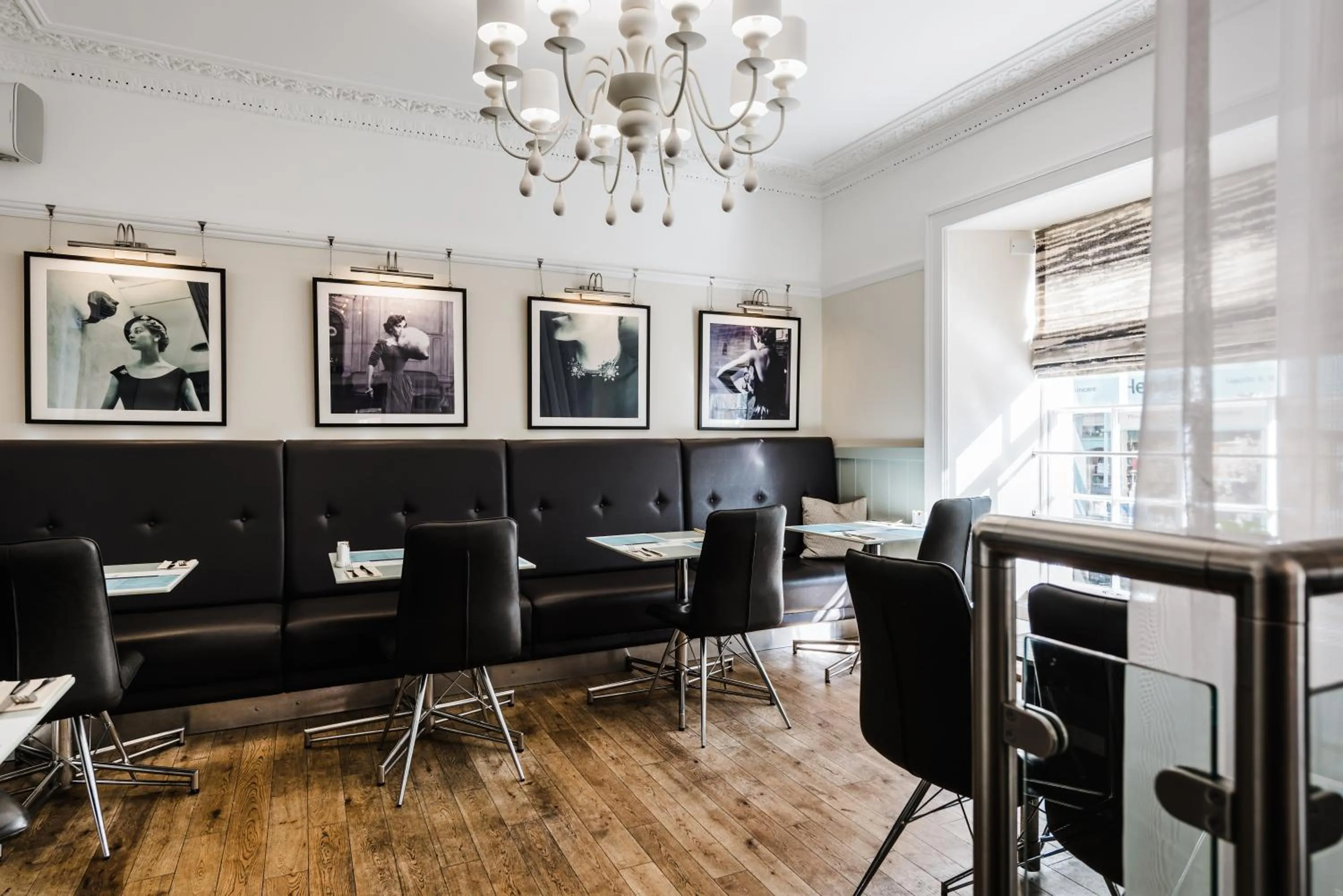 Restaurant/places to eat in Mannings Hotel