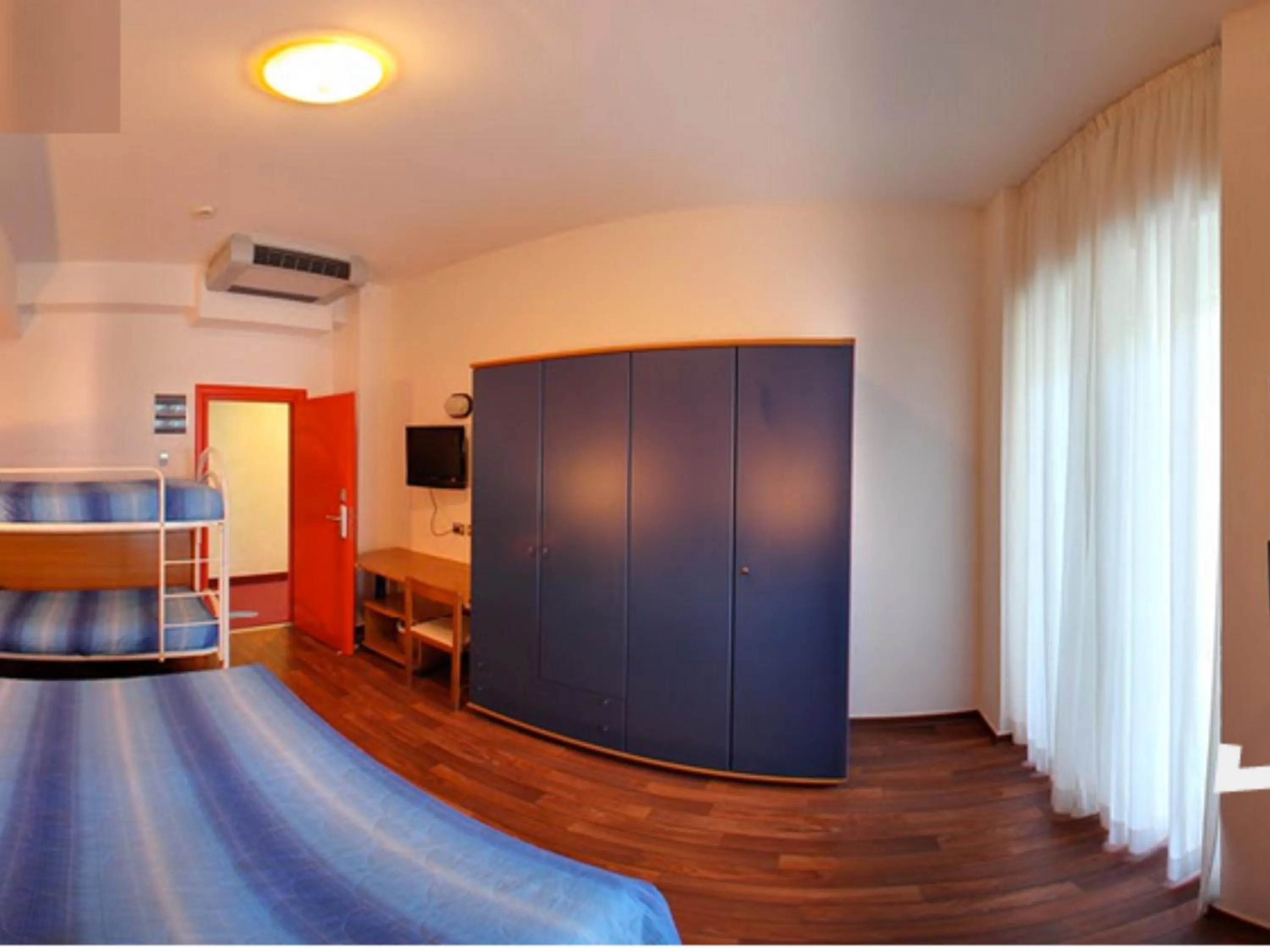 TV and multimedia in Hotel Senior