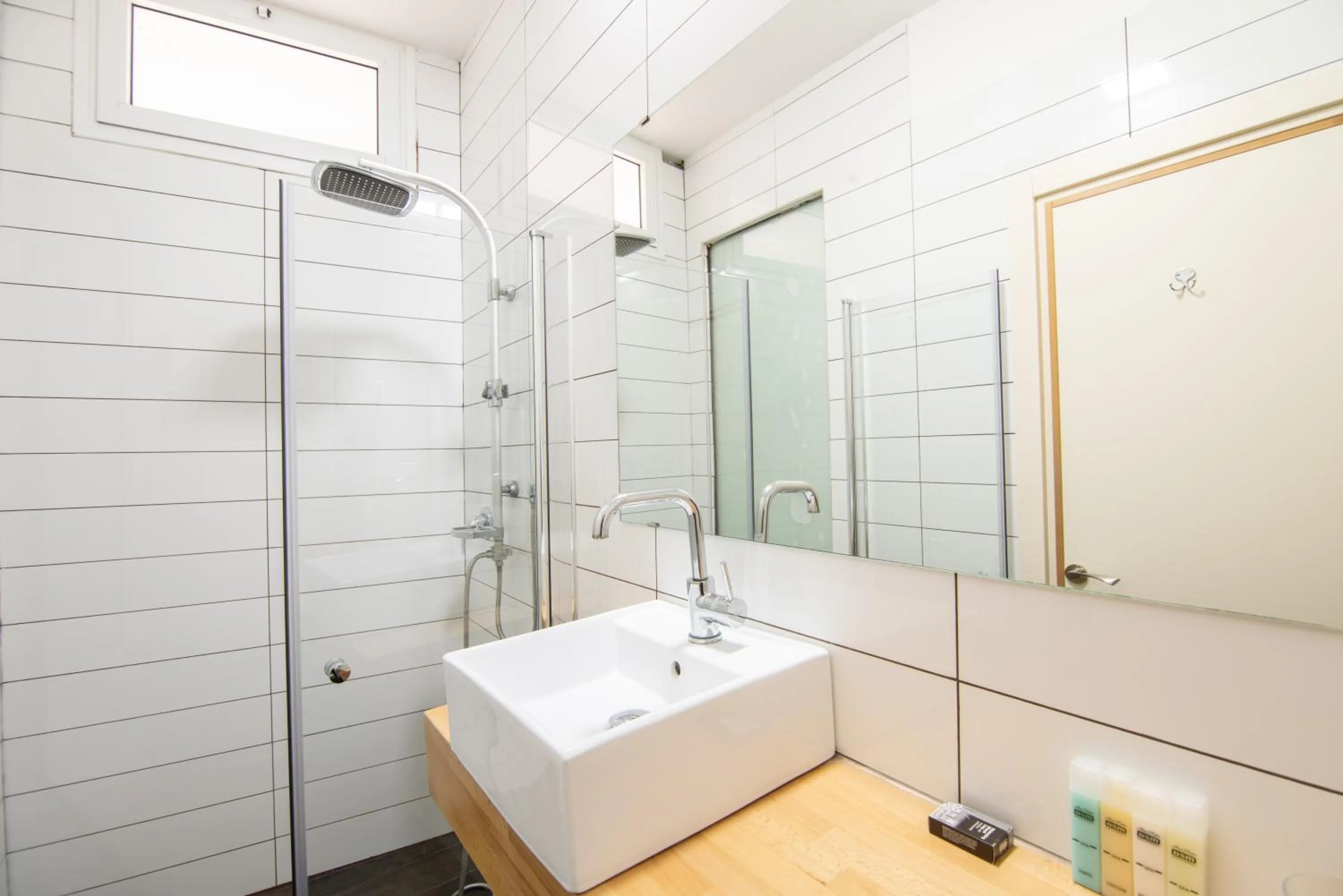 Shower in 27Montefiore - Urban ApartHotel TLV