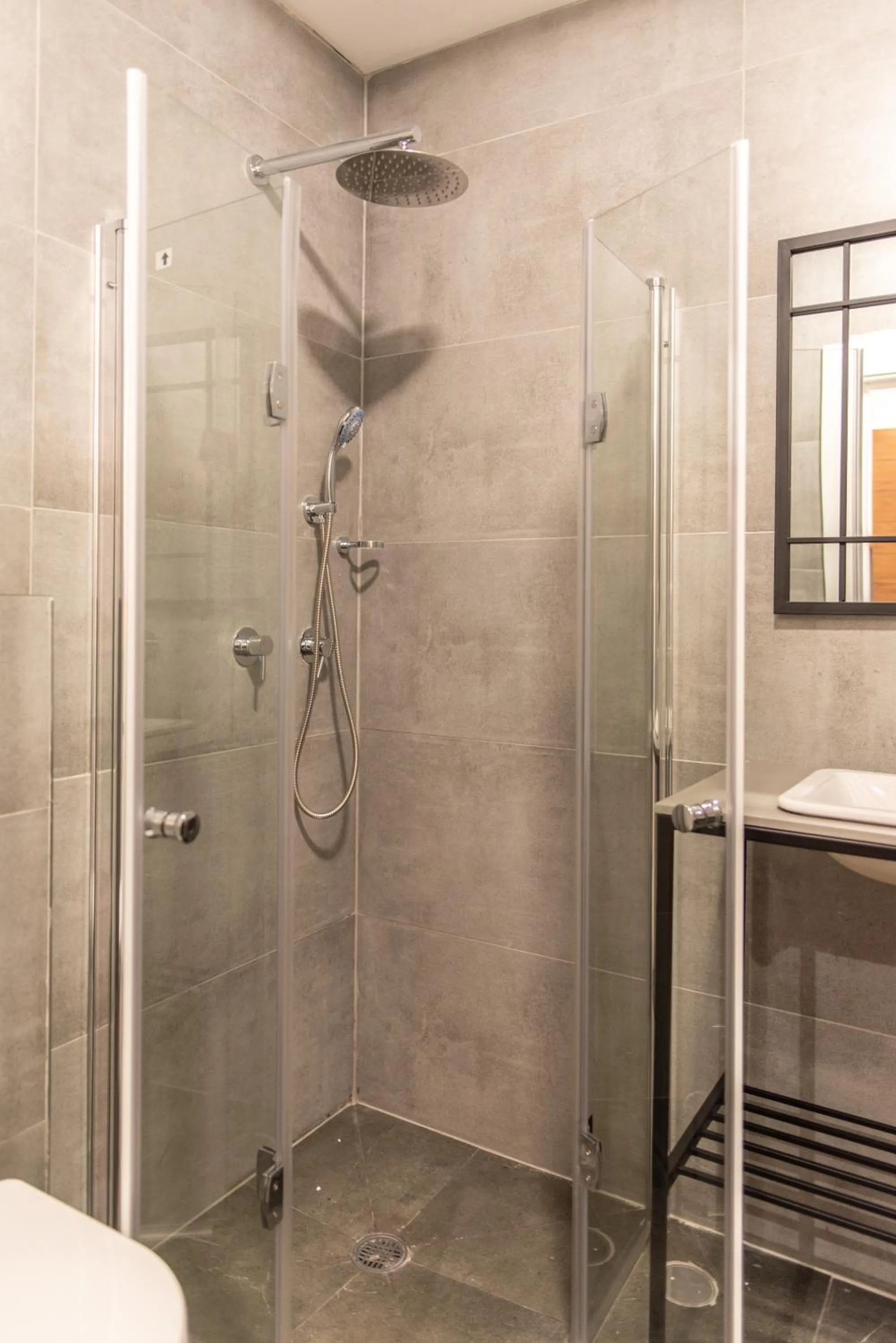 Shower in 27Montefiore - Urban ApartHotel TLV