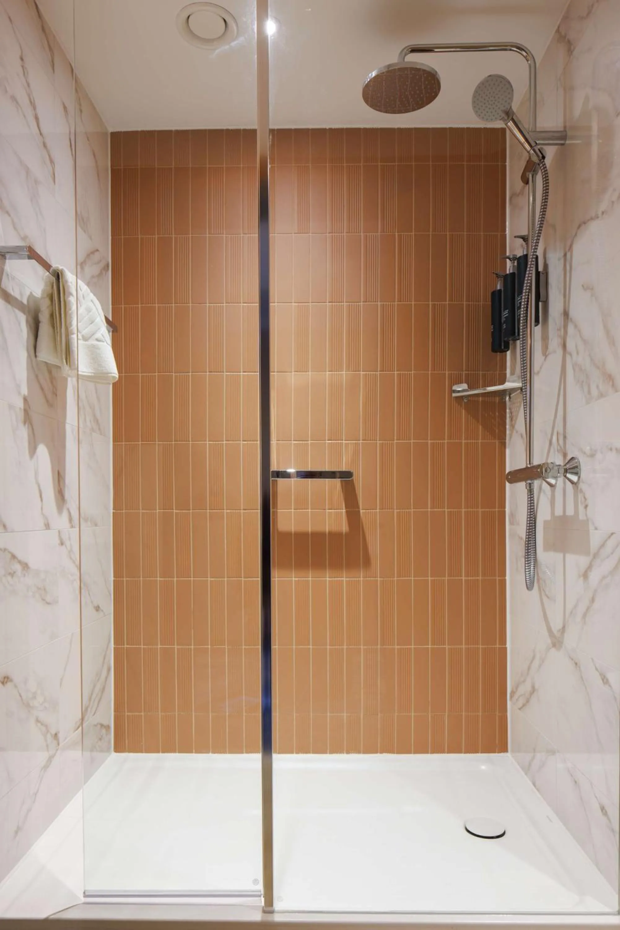 Shower in DoubleTree by Hilton Coventry