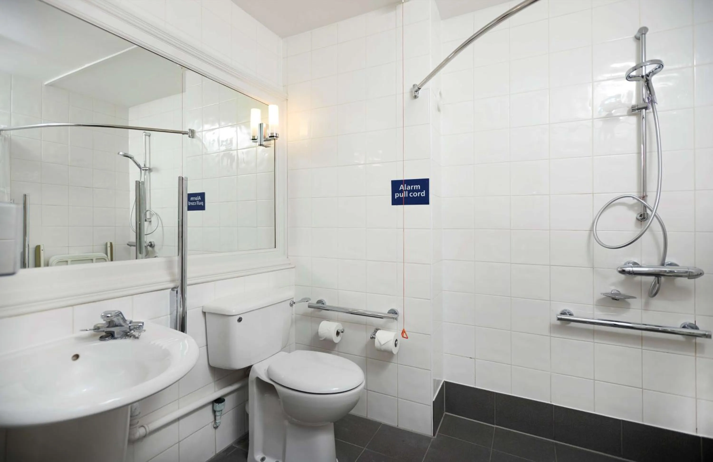 Toilet in DoubleTree by Hilton Coventry