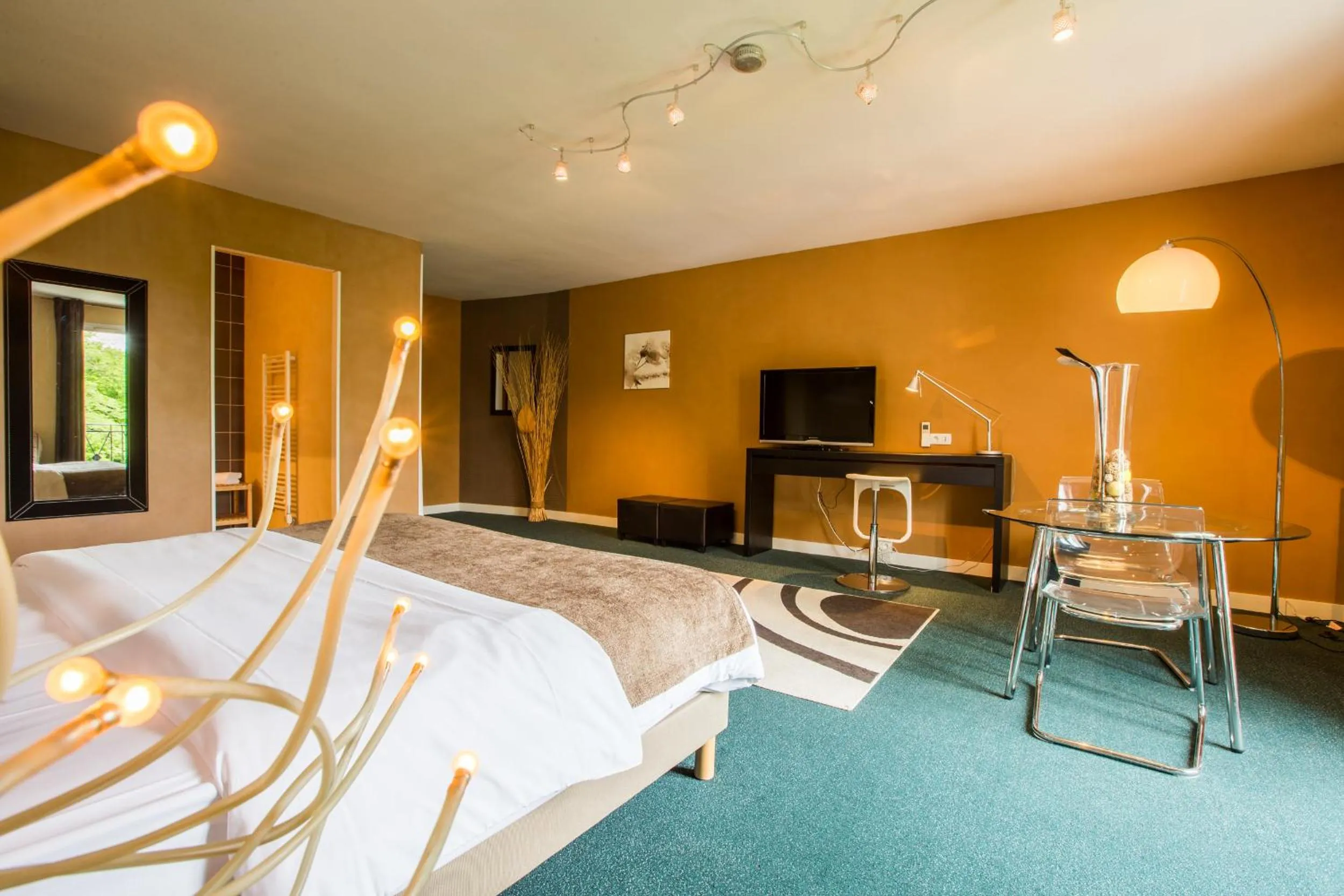 Photo of the whole room, Bed in Le Renaissance