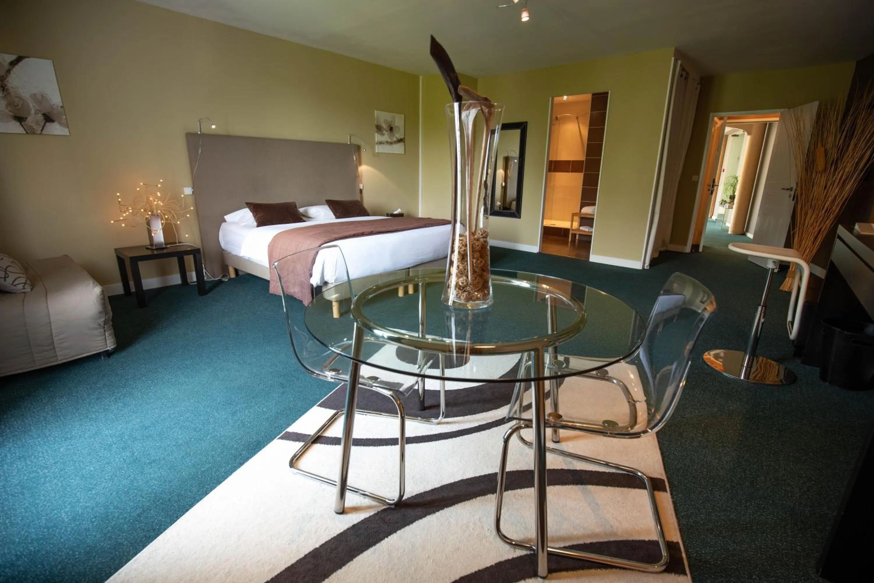 Photo of the whole room, Bed in Le Renaissance