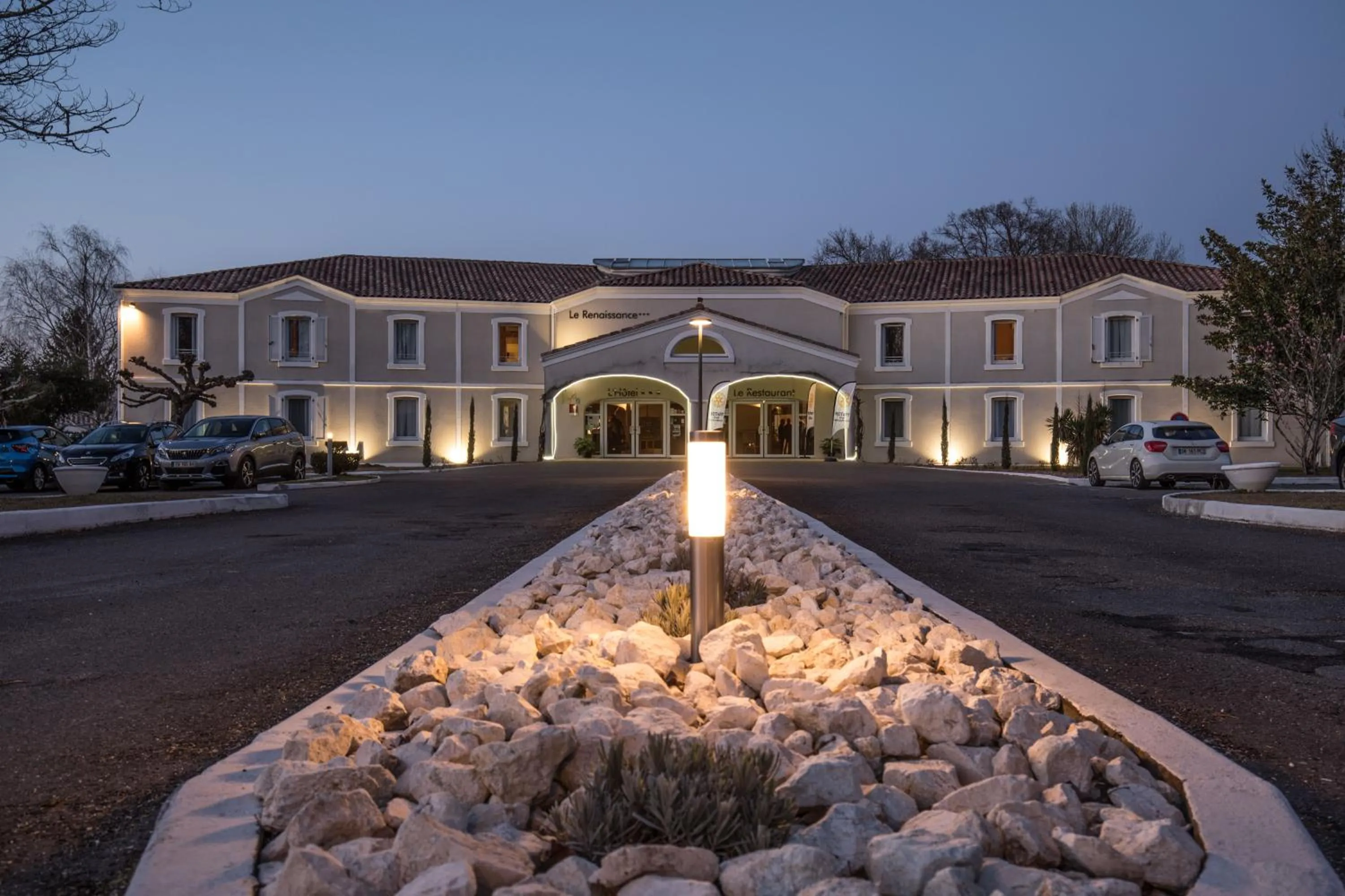 Facade/entrance in Le Renaissance