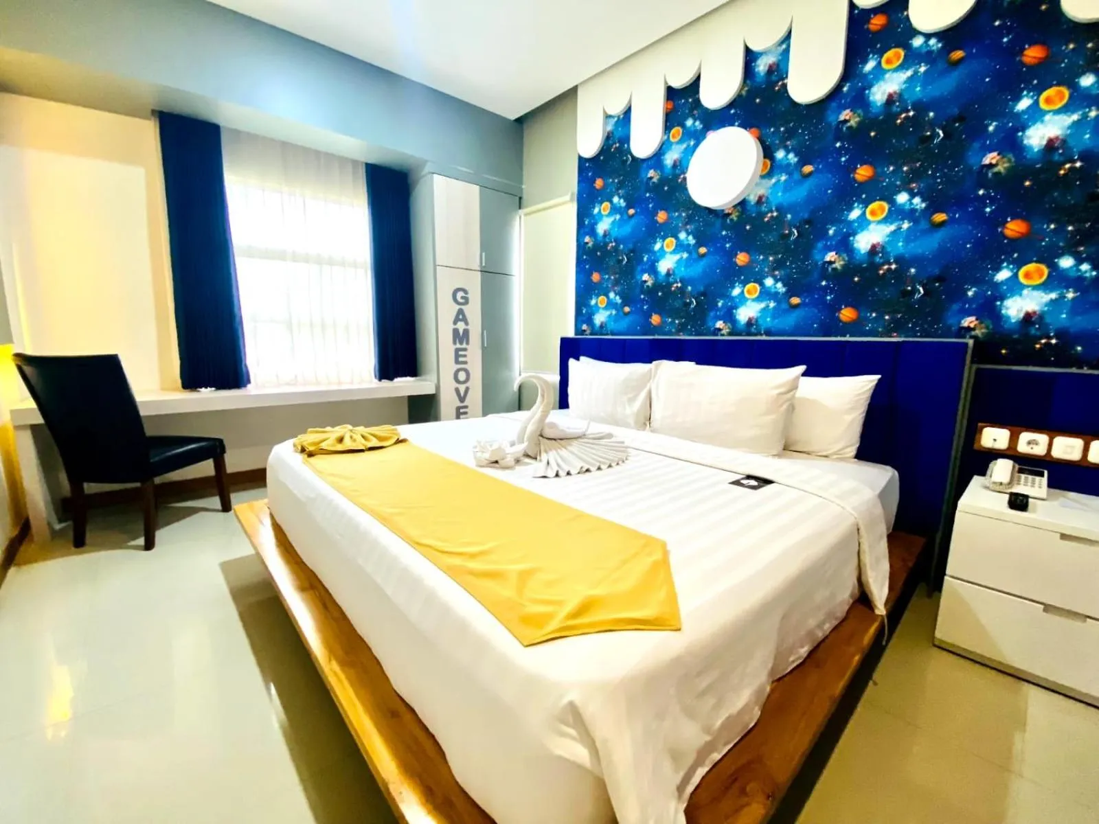 Bedroom, Bed in Luminor Hotel Banyuwangi By WH