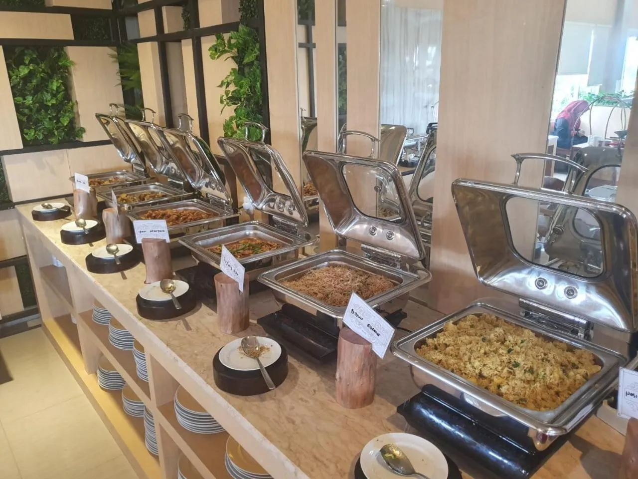 Dining area in Luminor Hotel Banyuwangi By WH