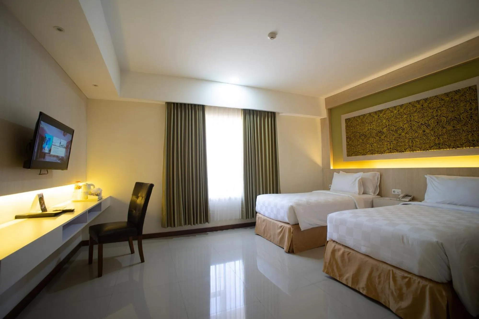 Bedroom, Bed in Luminor Hotel Banyuwangi By WH