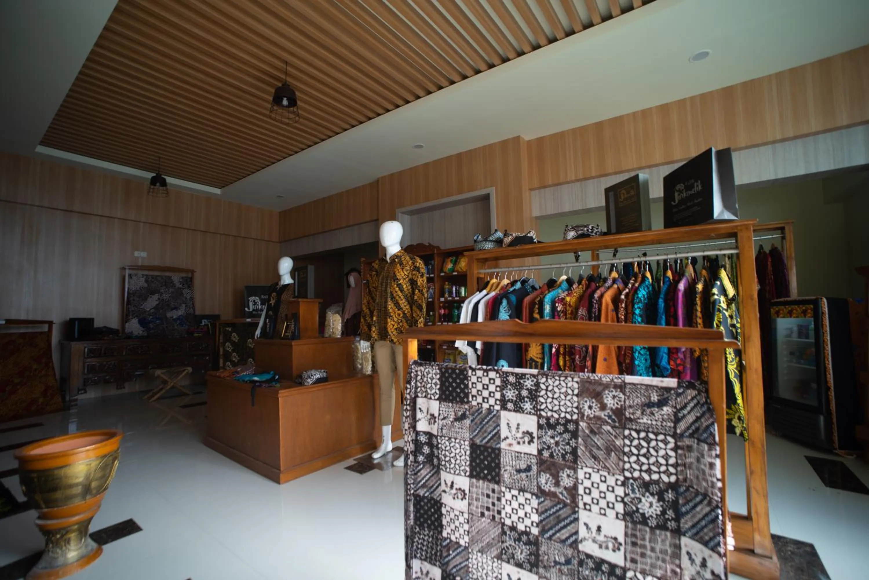 Lobby or reception in Luminor Hotel Banyuwangi By WH