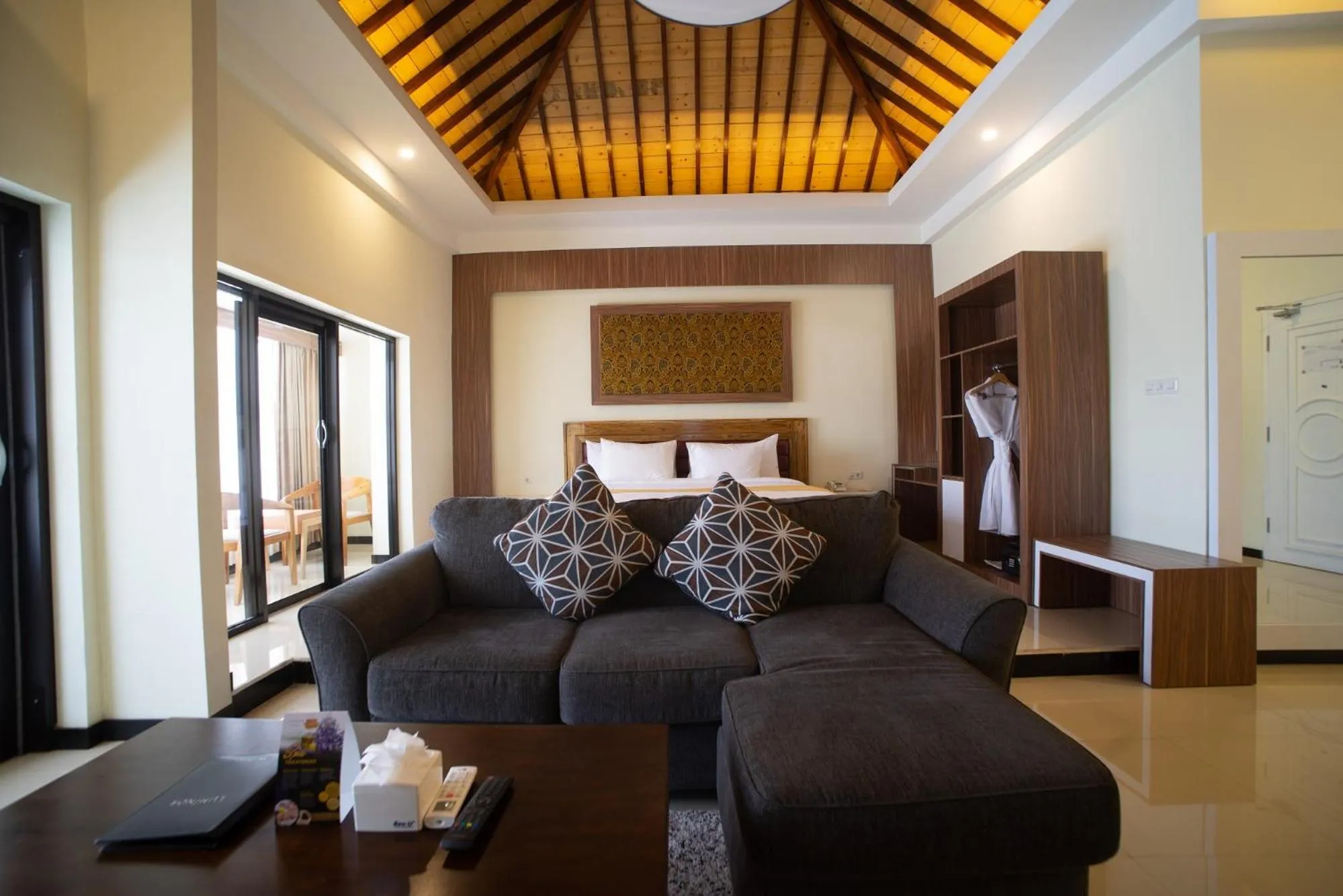 Seating area, Bed in Luminor Hotel Banyuwangi By WH