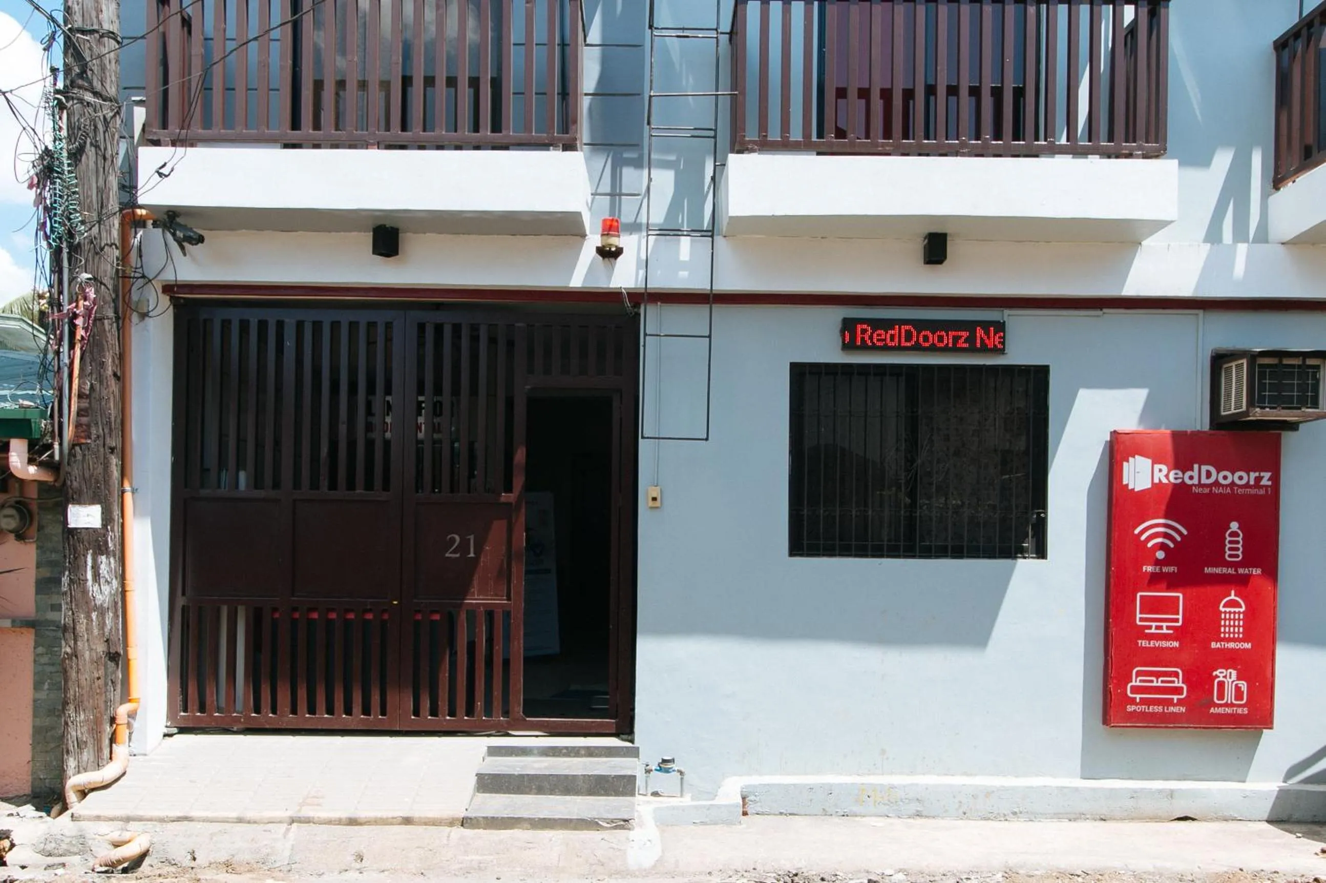 Property building in RedDoorz near NAIA Terminal 1