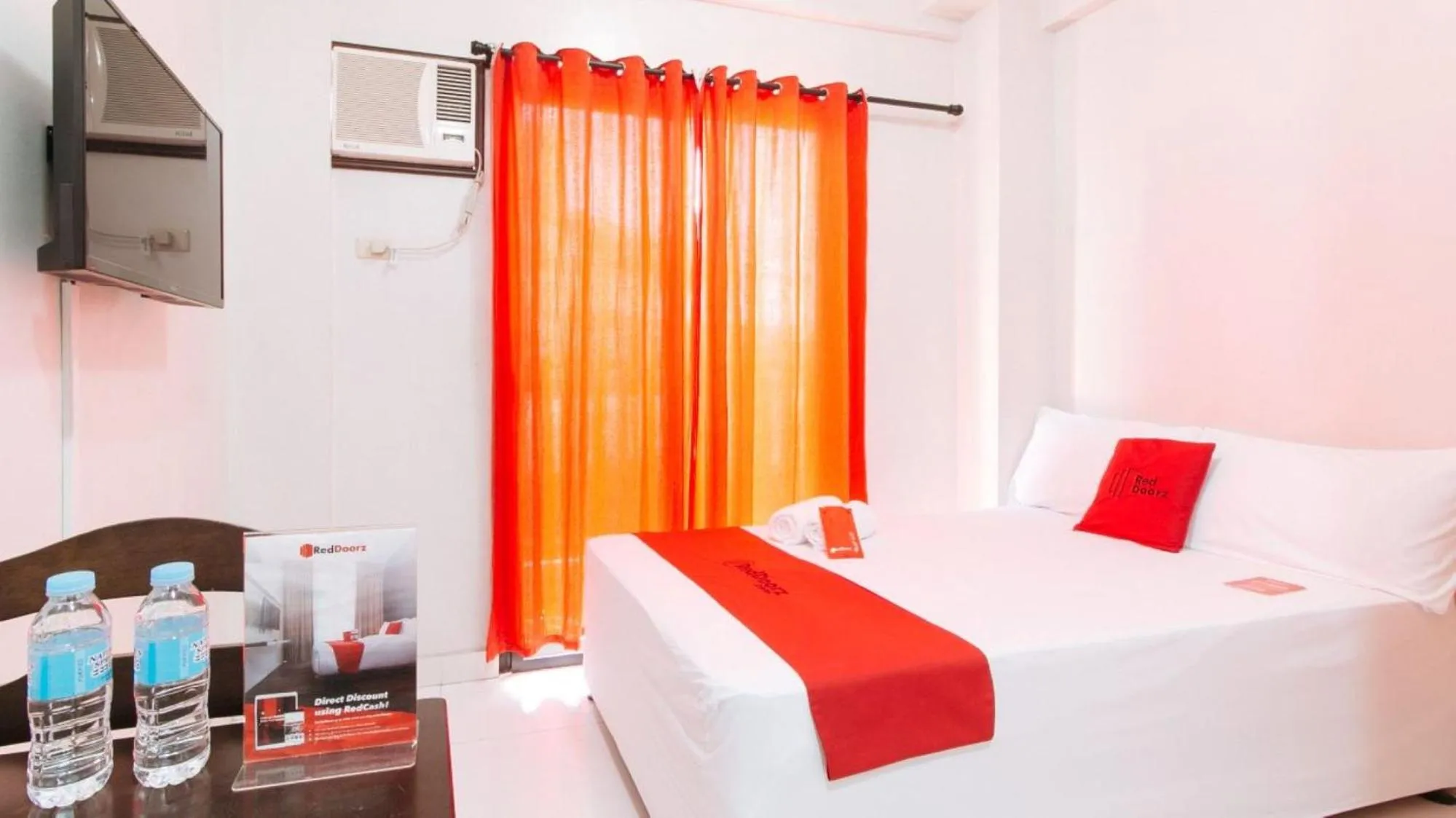 Bed in RedDoorz near NAIA Terminal 1