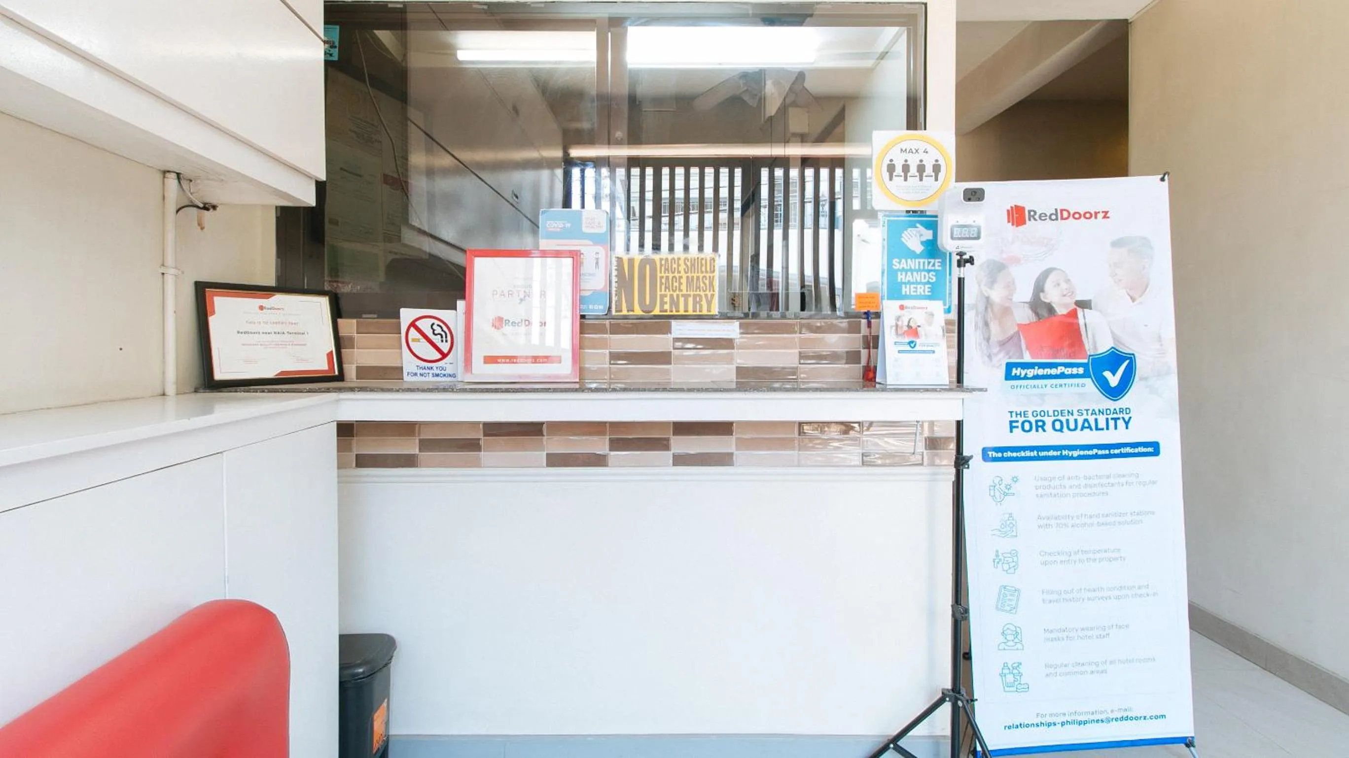 Lobby or reception in RedDoorz near NAIA Terminal 1