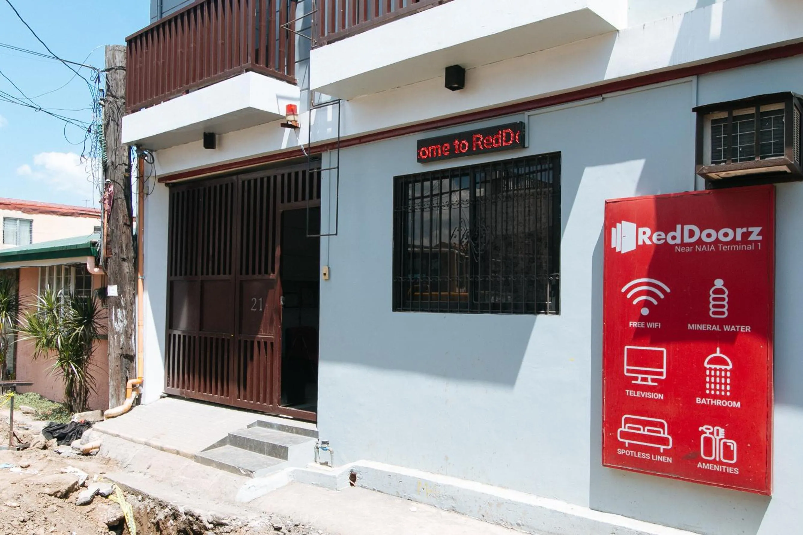 Property building in RedDoorz near NAIA Terminal 1