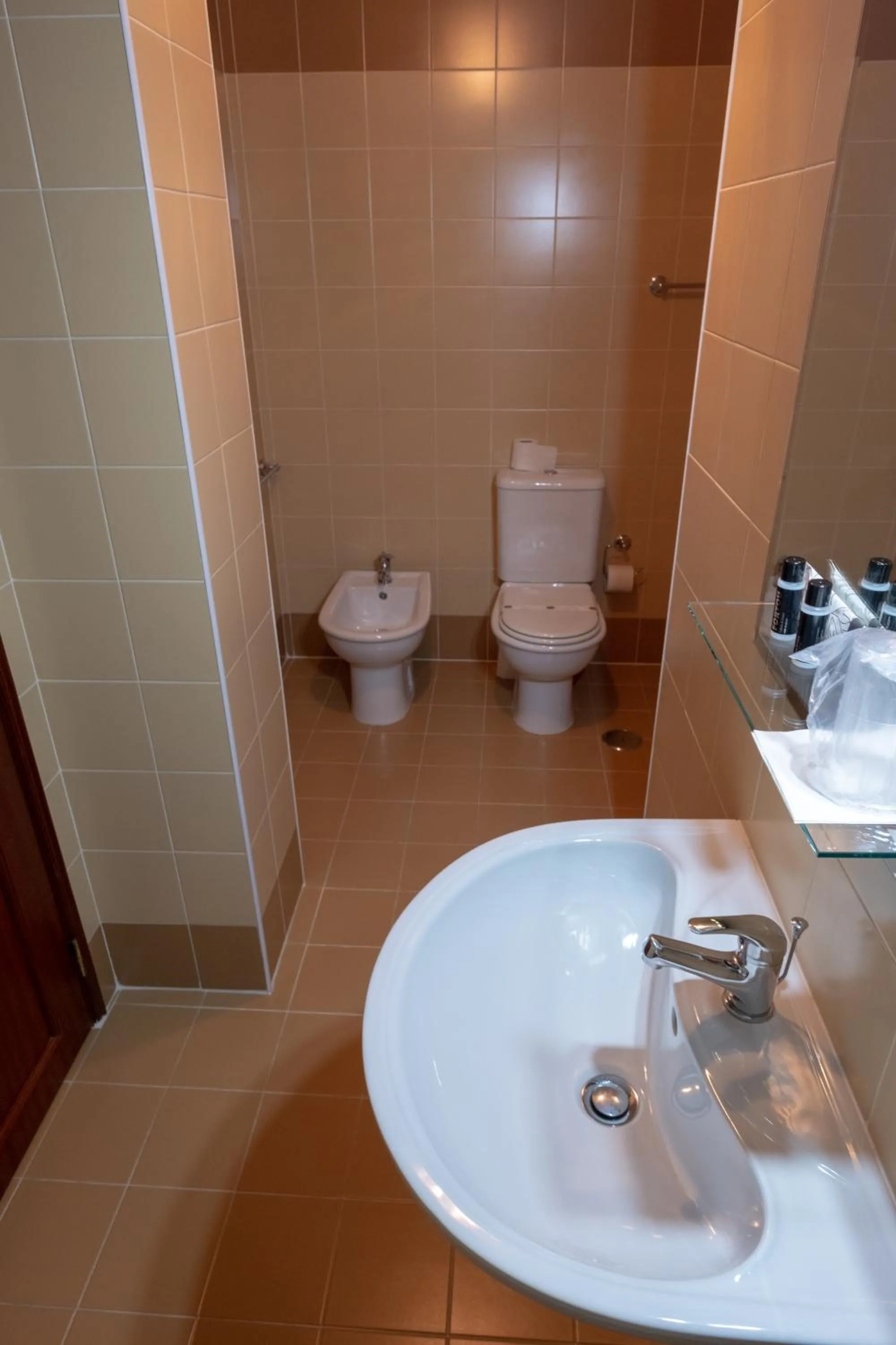 Twin Room in Hotel Peregrinos de Fatima by Umbral