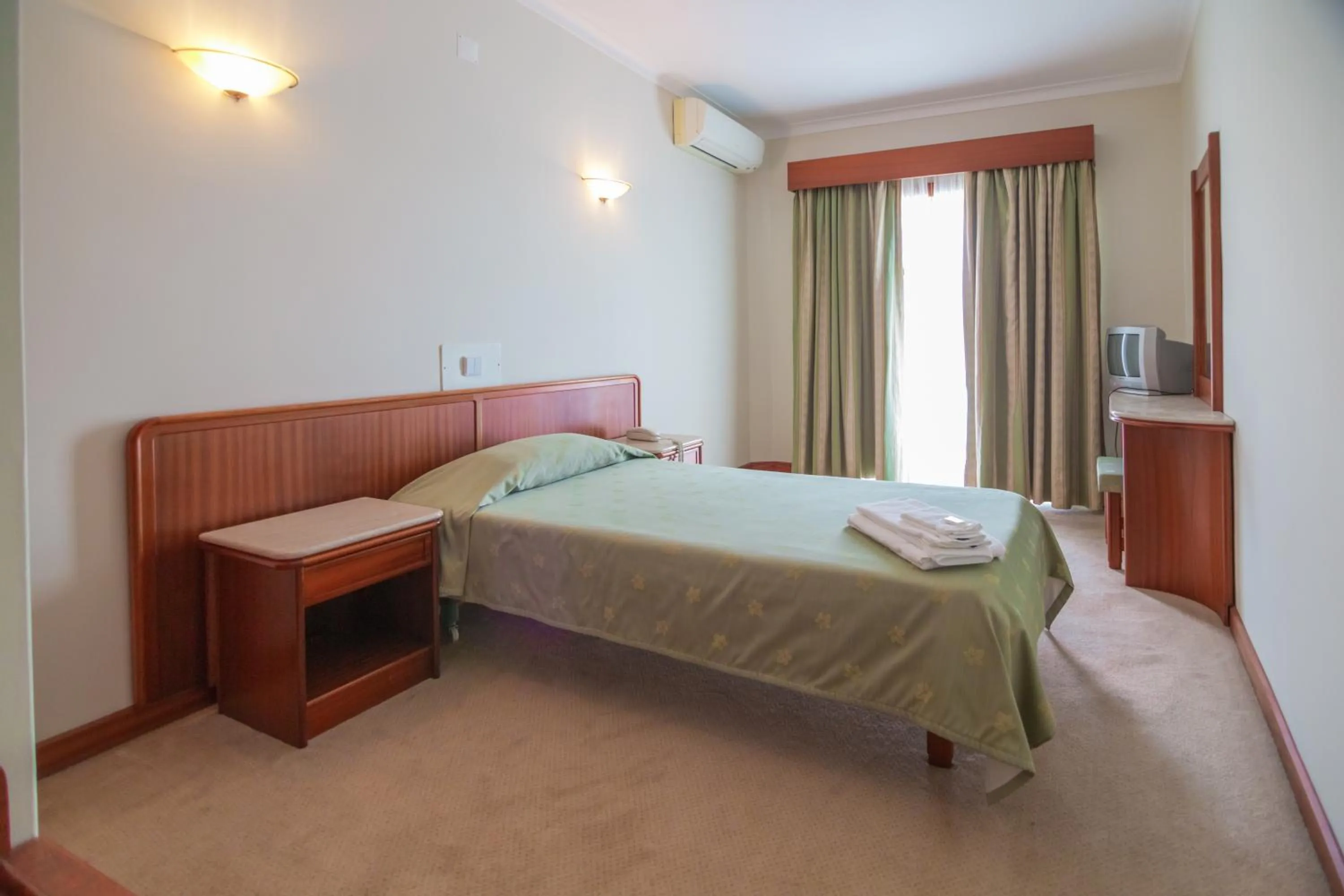 Bedroom, Bed in Hotel Peregrinos de Fatima by Umbral