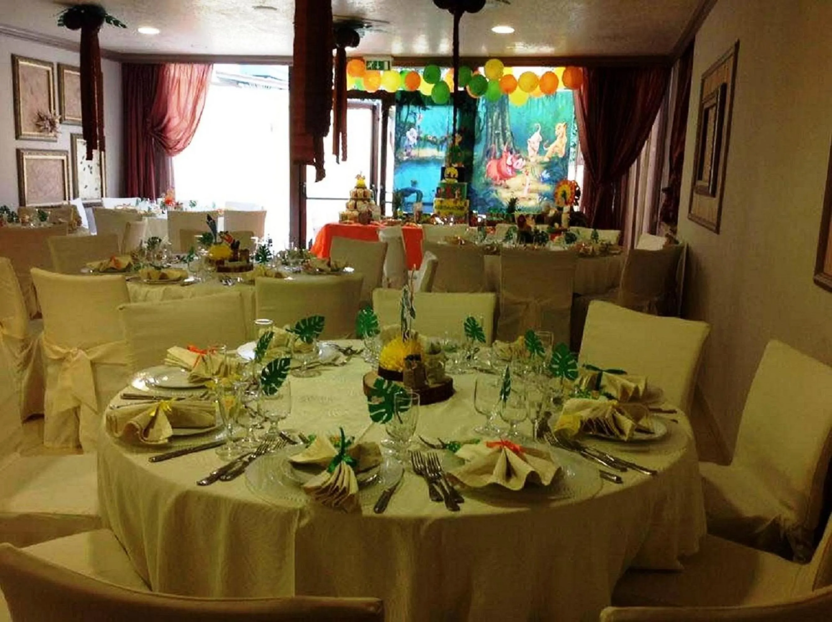 Restaurant/places to eat in Sammartano Hotels