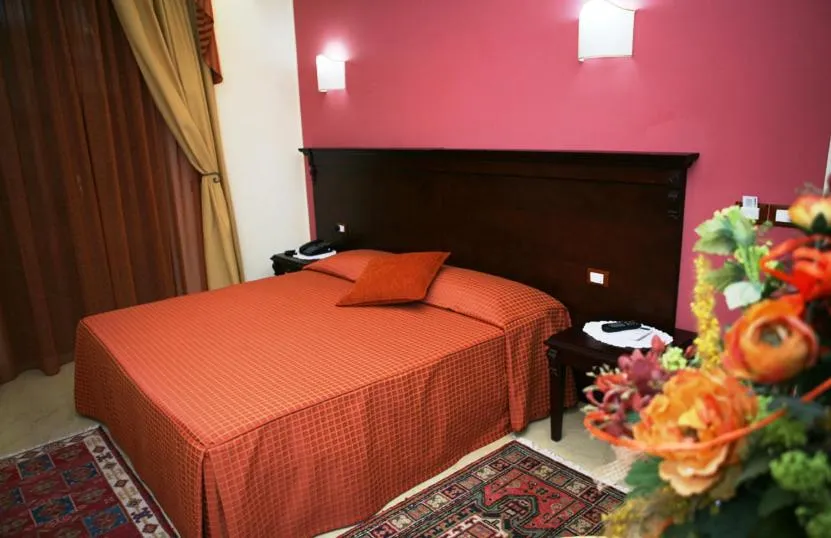 Photo of the whole room, Bed in Sammartano Hotels