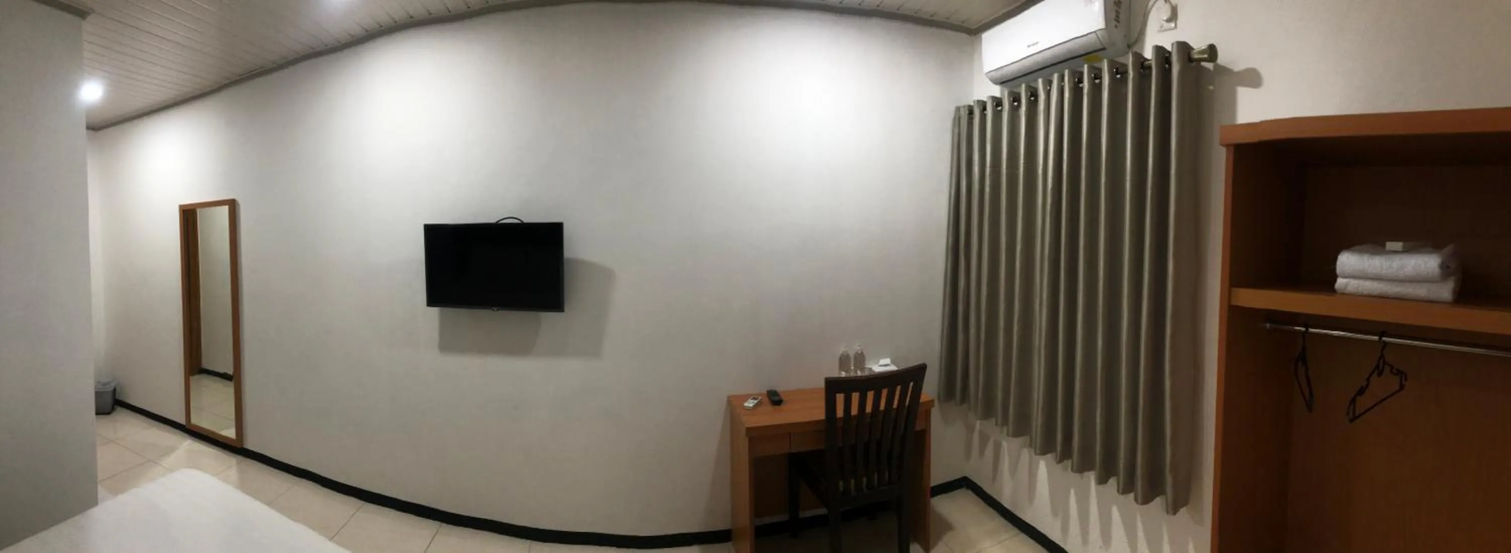 Bed in Aurora Hotel Siliwangi