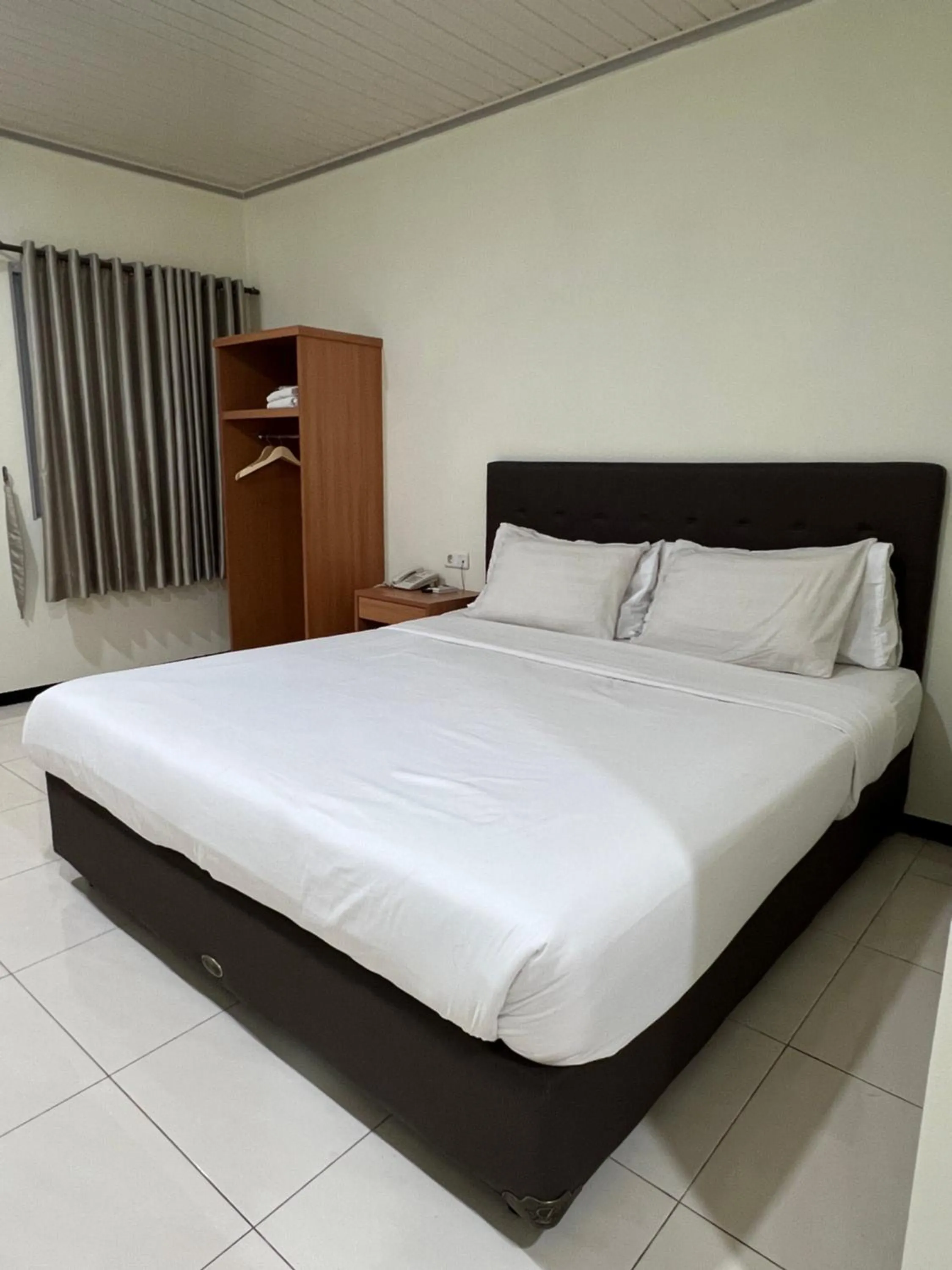 Bed in Aurora Hotel Siliwangi