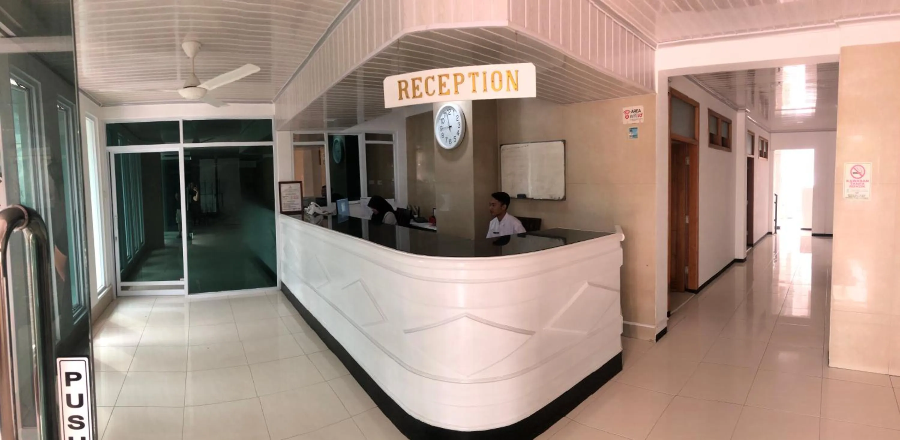 Lobby or reception in Aurora Hotel Siliwangi