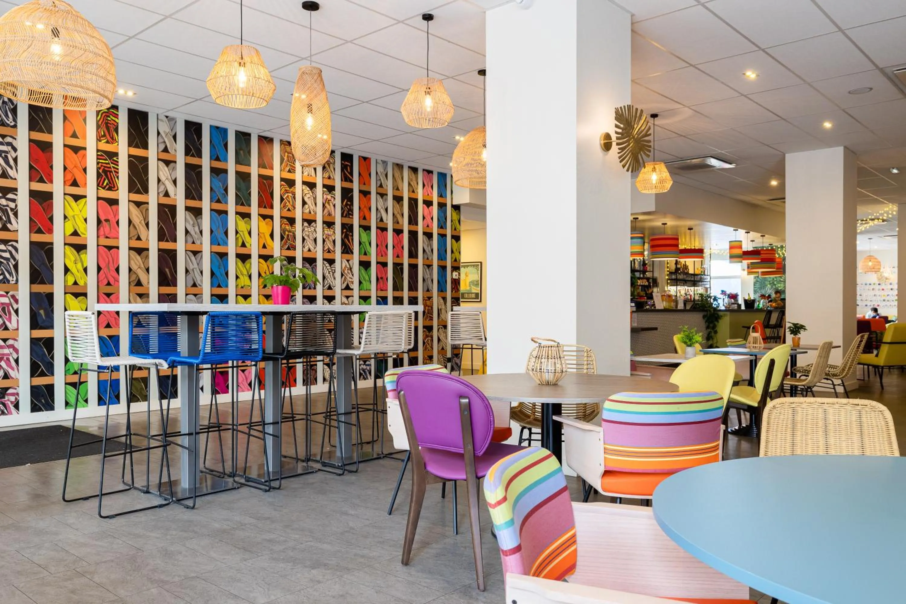 Seating area in ibis Styles Perpignan Centre Gare