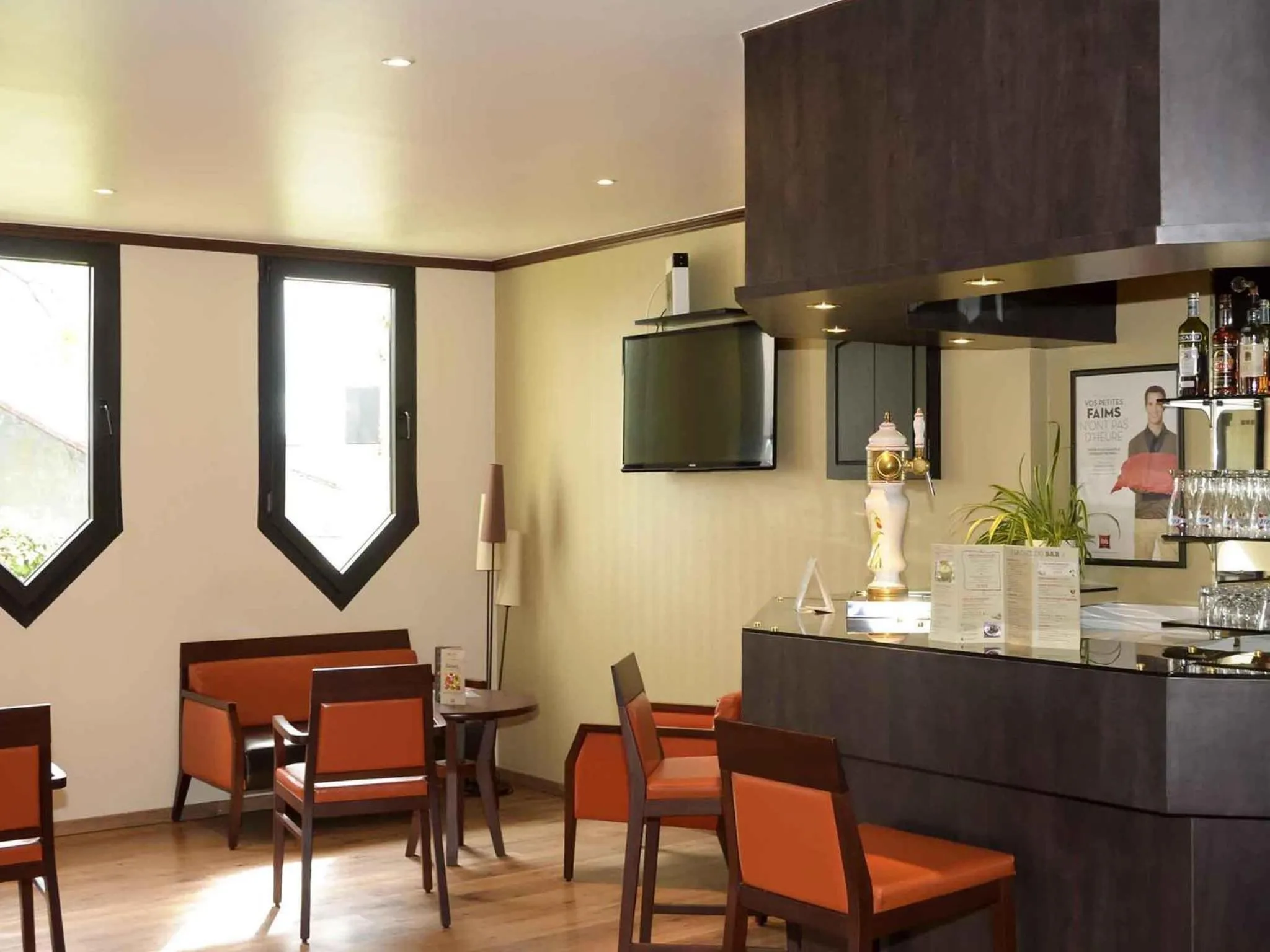 Lounge or bar in Hôtel Ibis Nevers