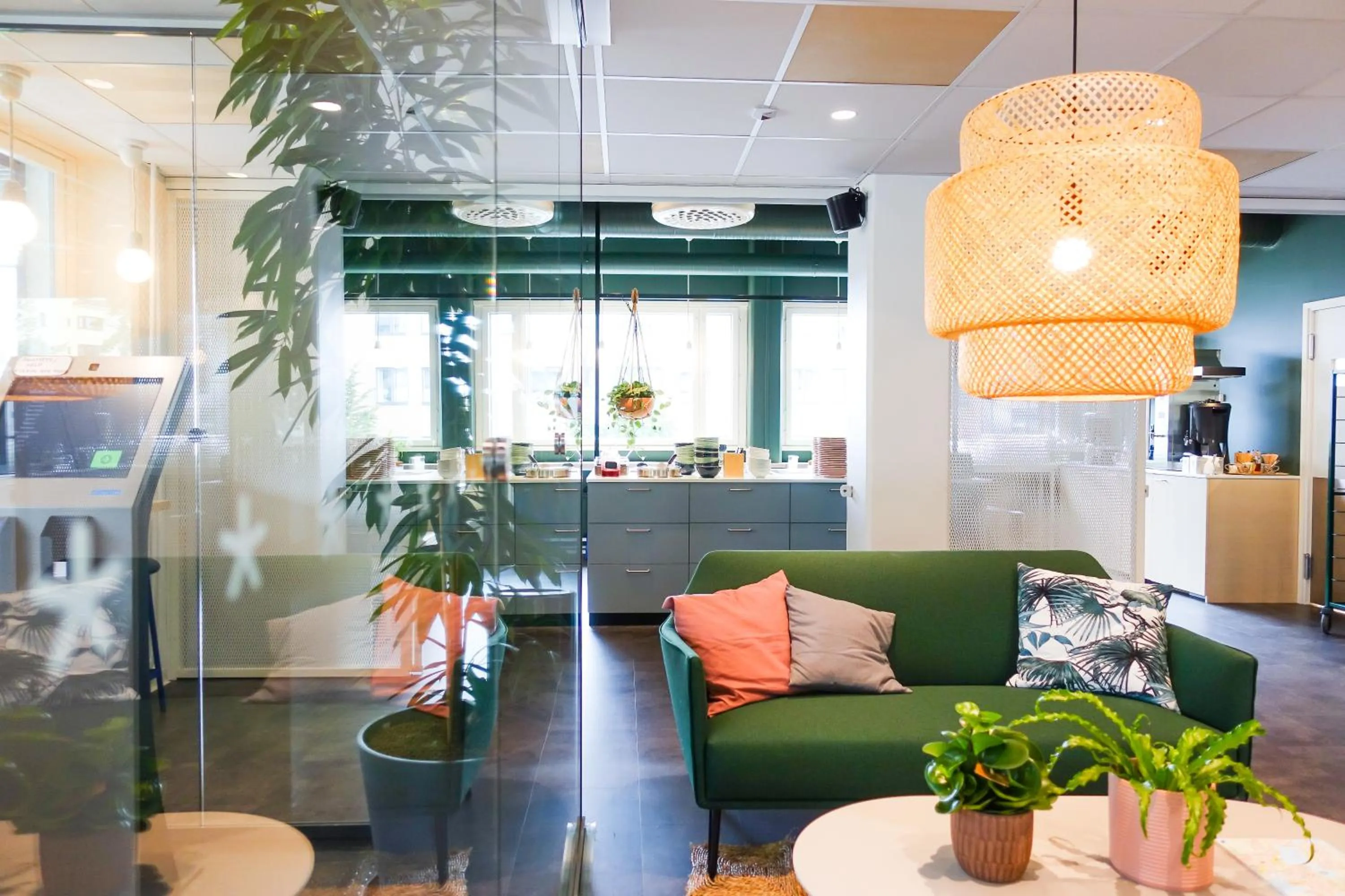 Communal lounge/ TV room in GreenStar Hotel Jyväskylä