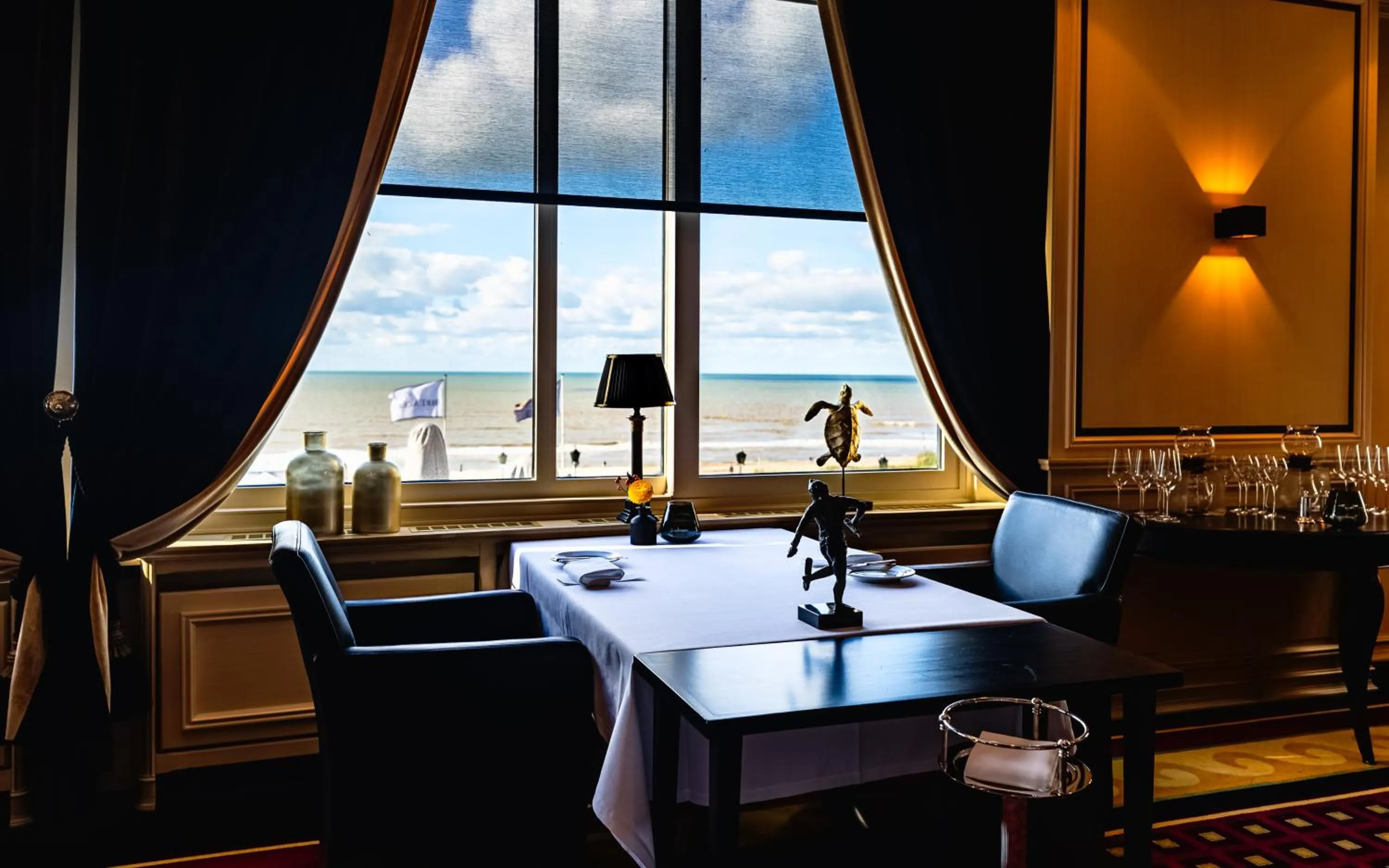 Restaurant/places to eat in Grand Hotel Huis ter Duin