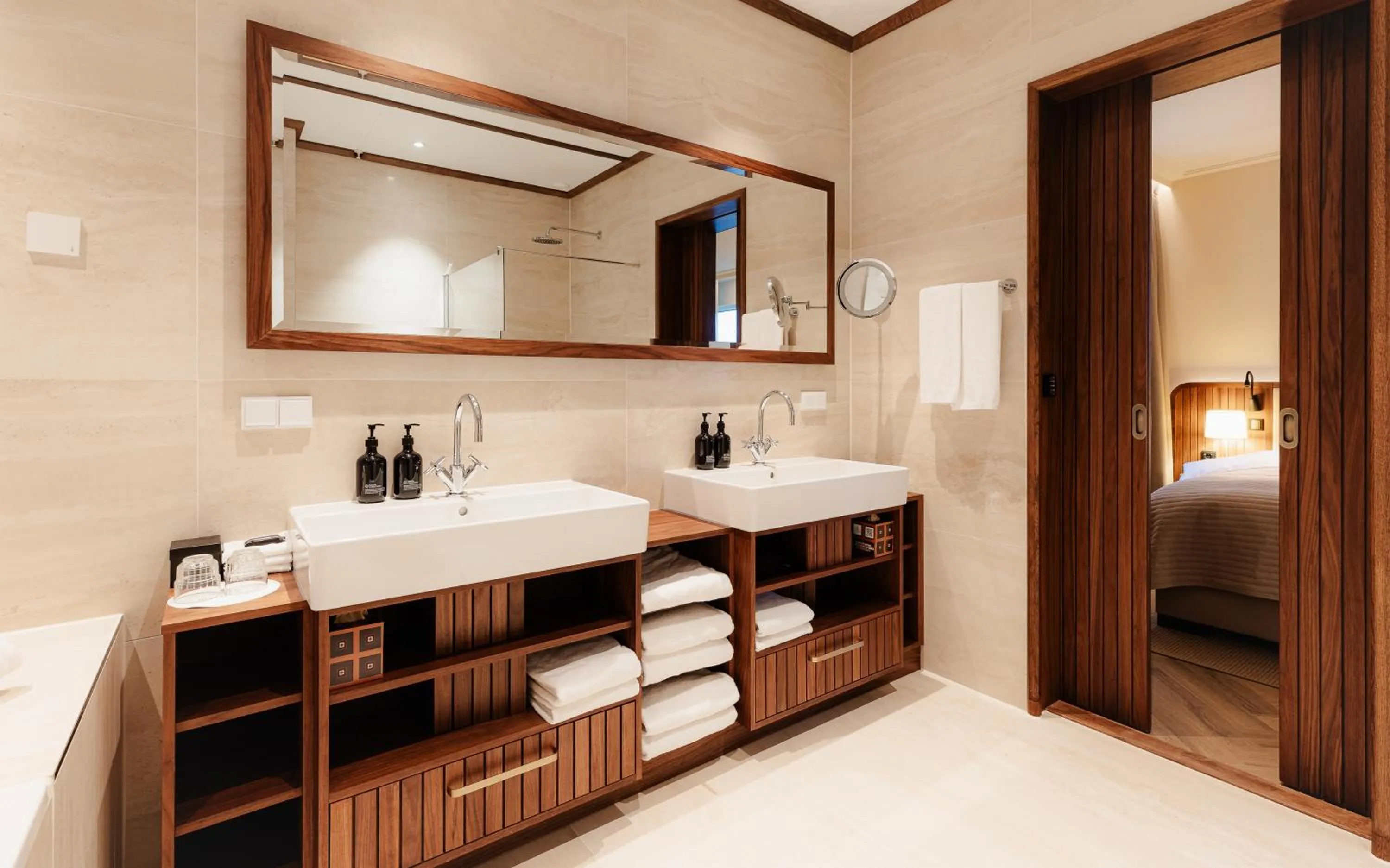 Bathroom, Bed in Grand Hotel Huis ter Duin