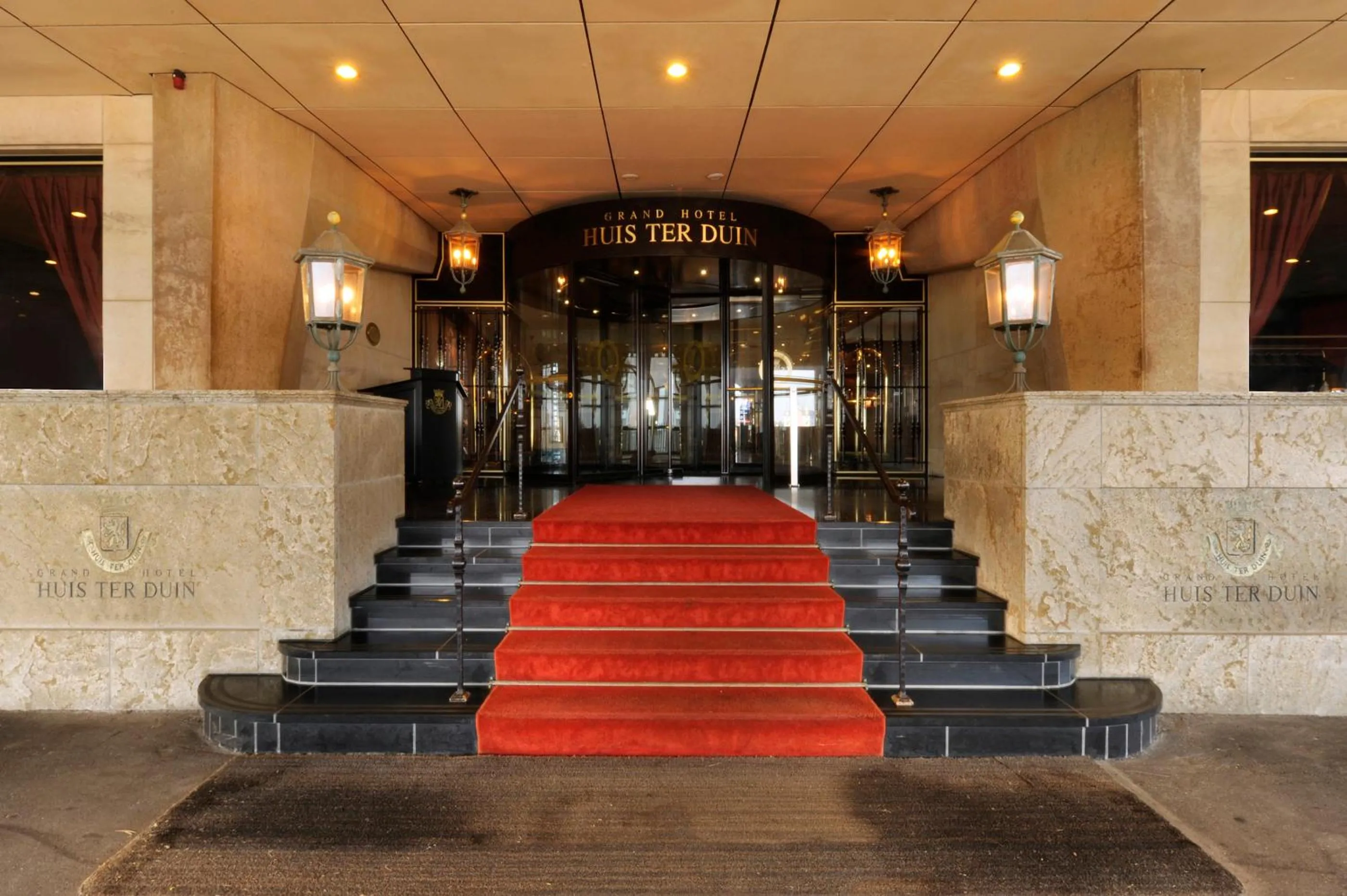 Facade/entrance in Grand Hotel Huis ter Duin
