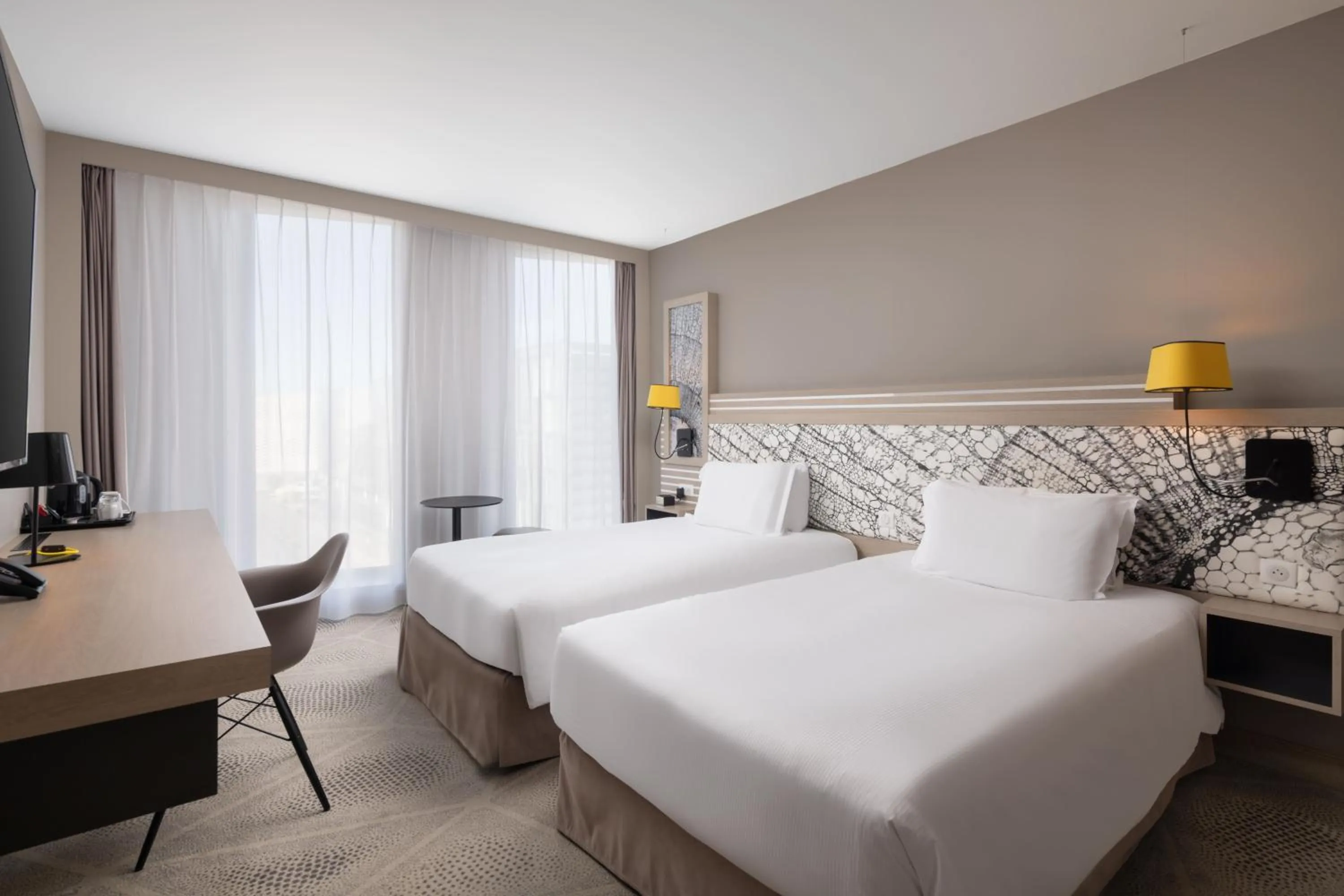 Bedroom, Bed in Hilton Garden Inn Bordeaux Centre