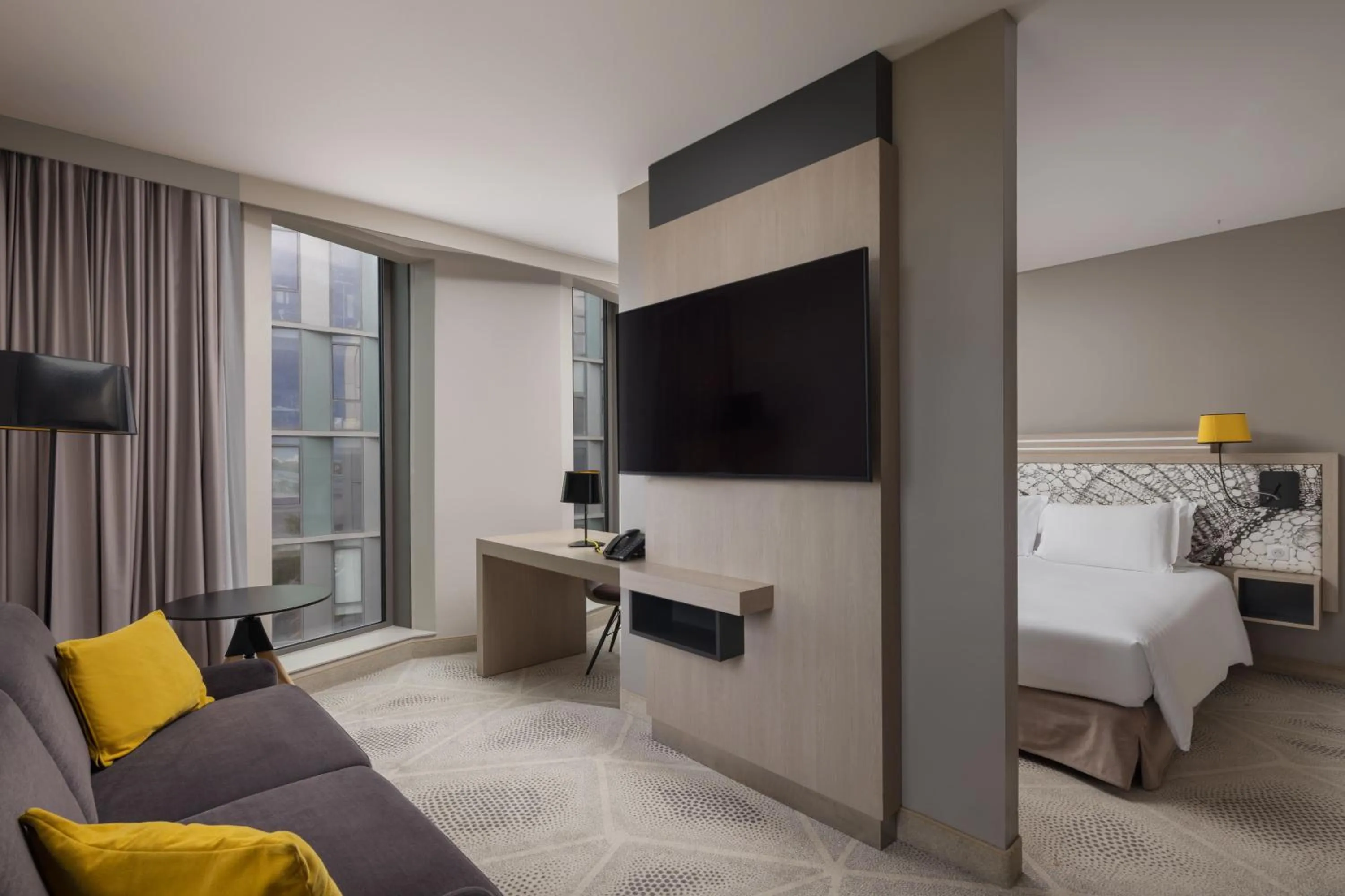 TV and multimedia, Bed in Hilton Garden Inn Bordeaux Centre