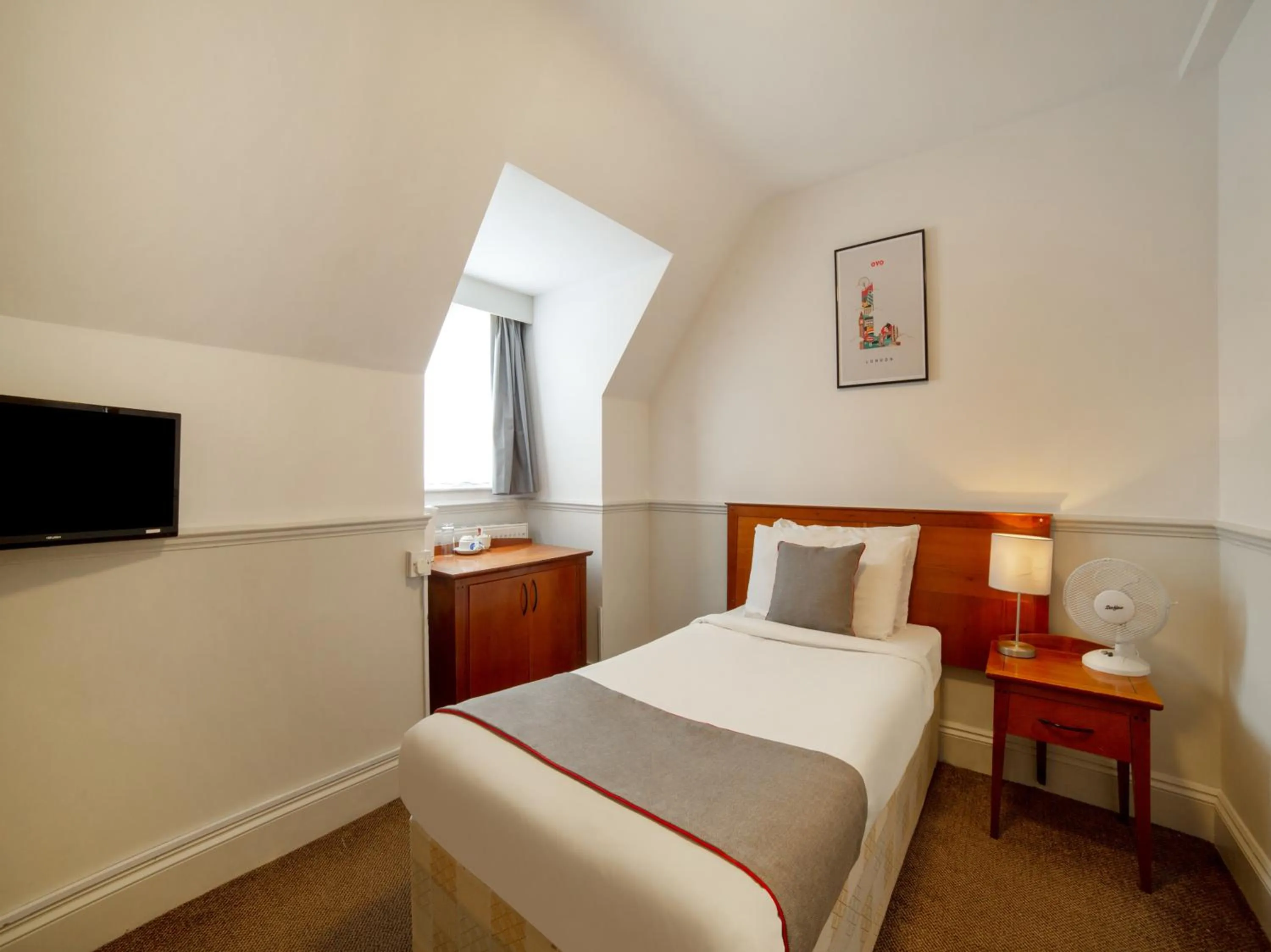 Bedroom in OYO London Luton