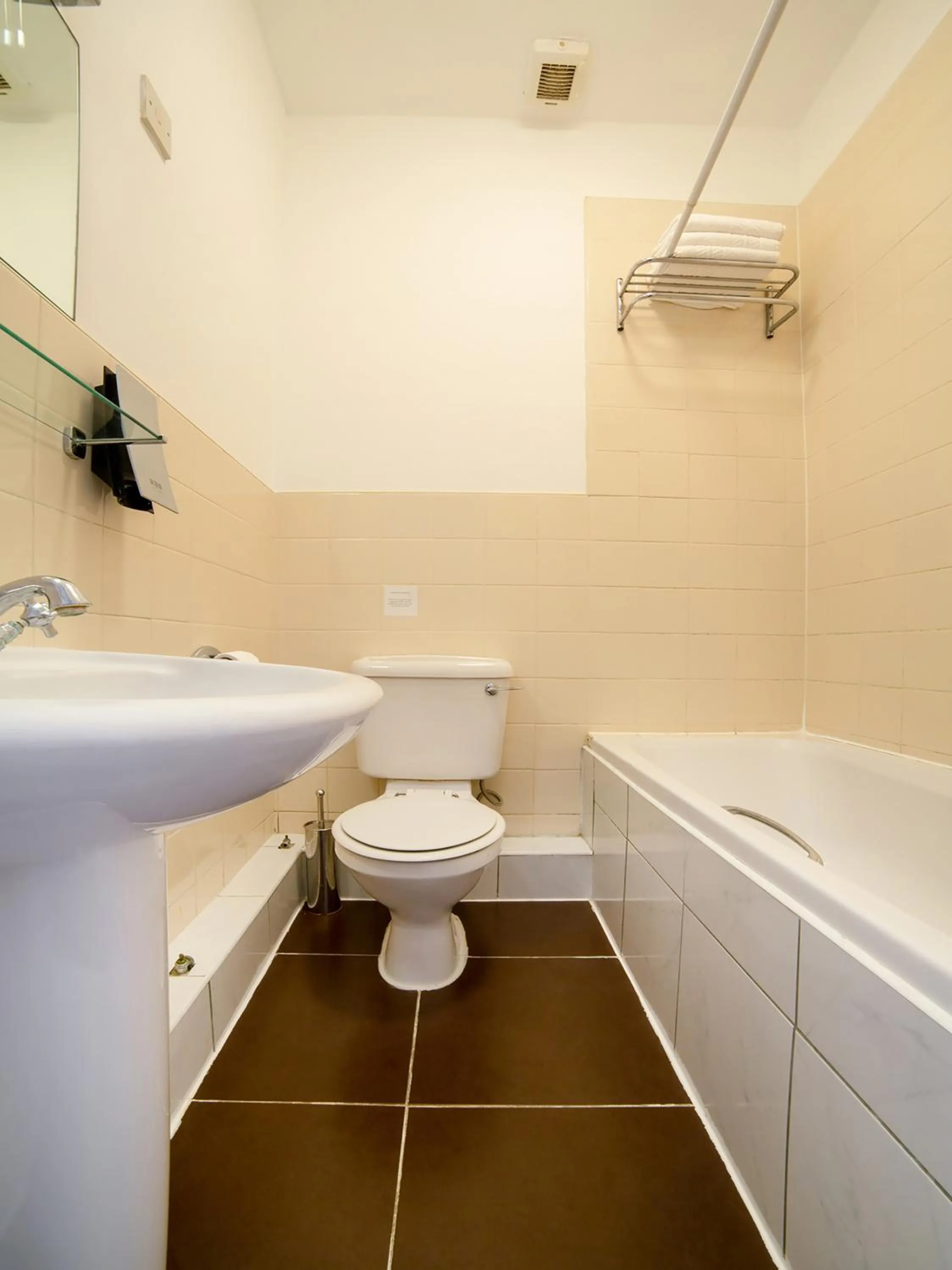 Bathroom in OYO London Luton