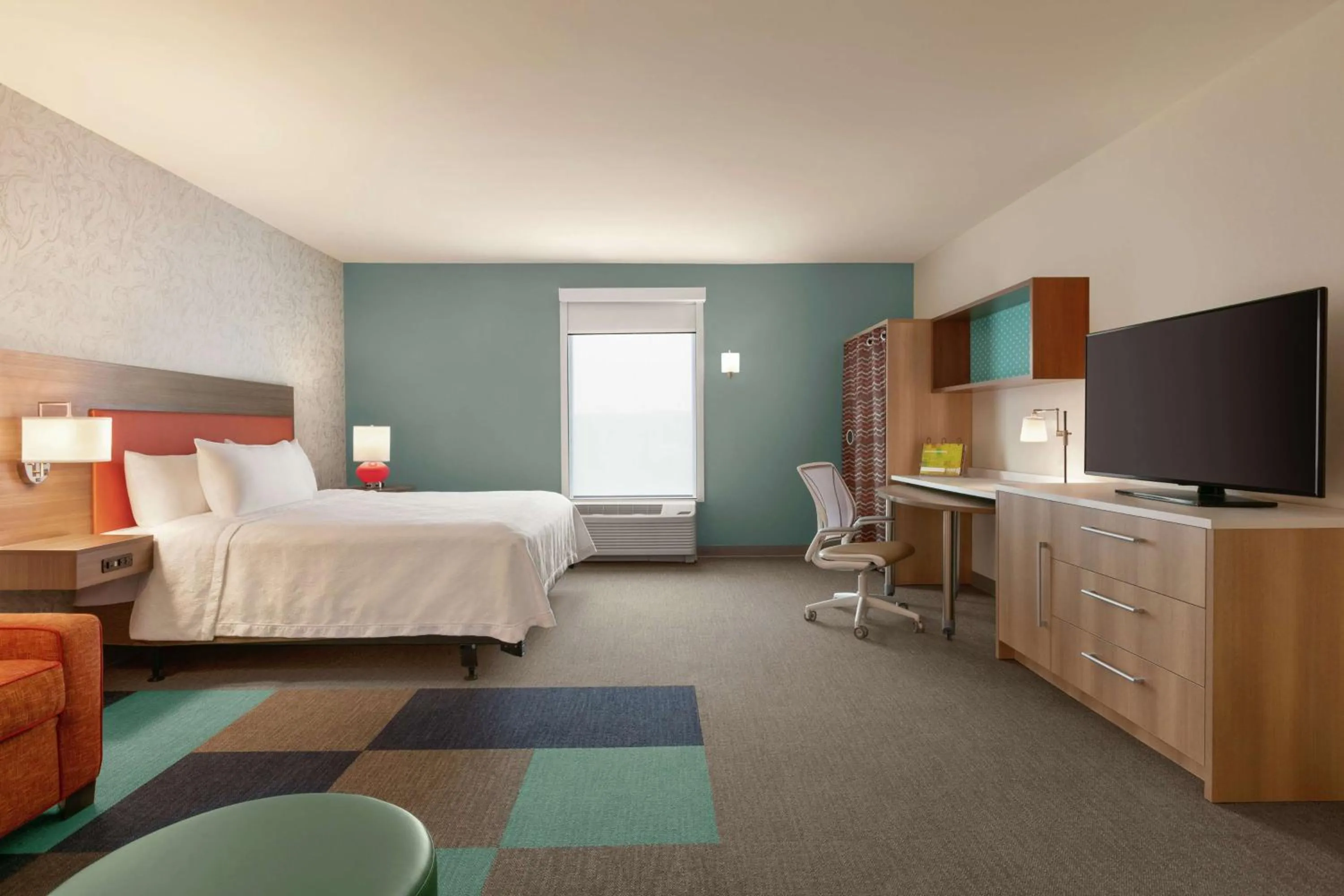 Bedroom, Bed in Home2 Suites By Hilton Chantilly Dulles Airport