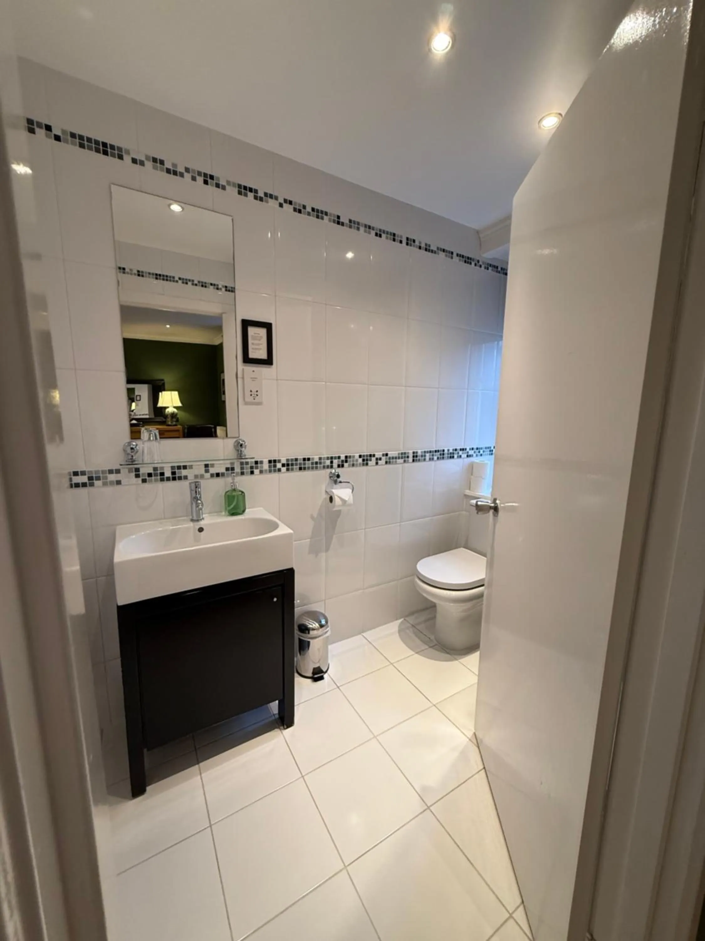 Bathroom in Craigatin House & Courtyard