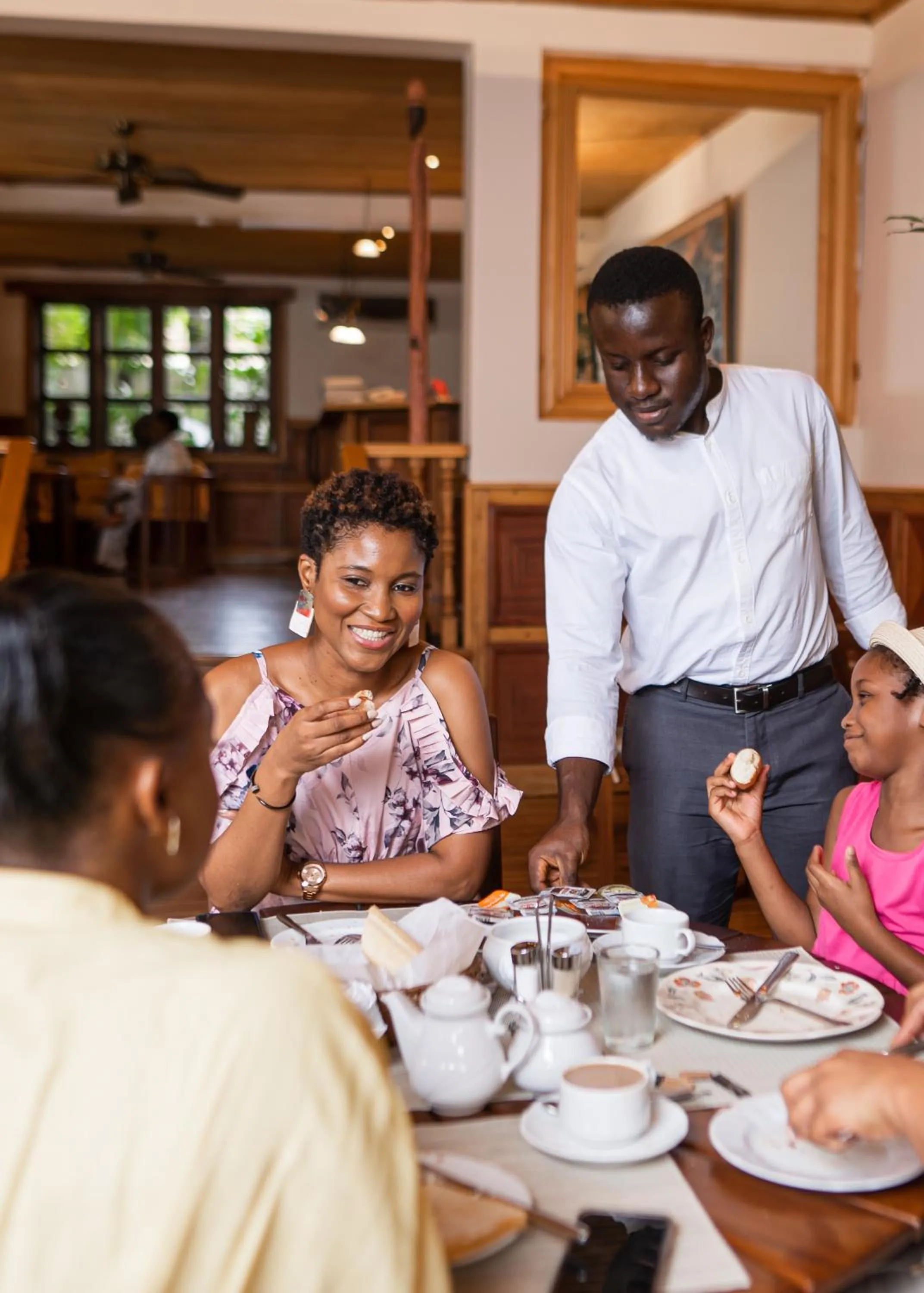 Restaurant/places to eat in Esther's Hotel