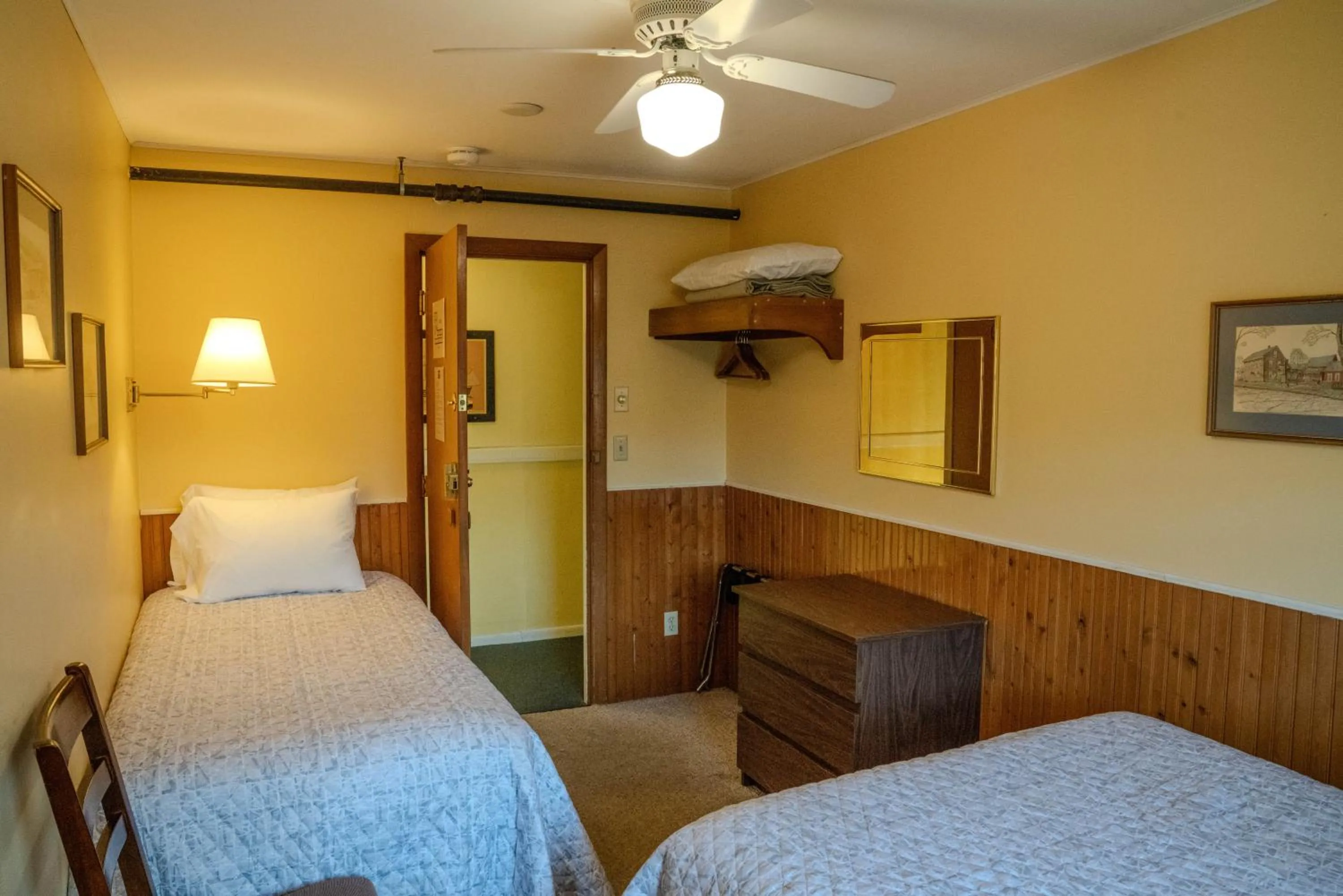 Bed in Gray Ghost Inn