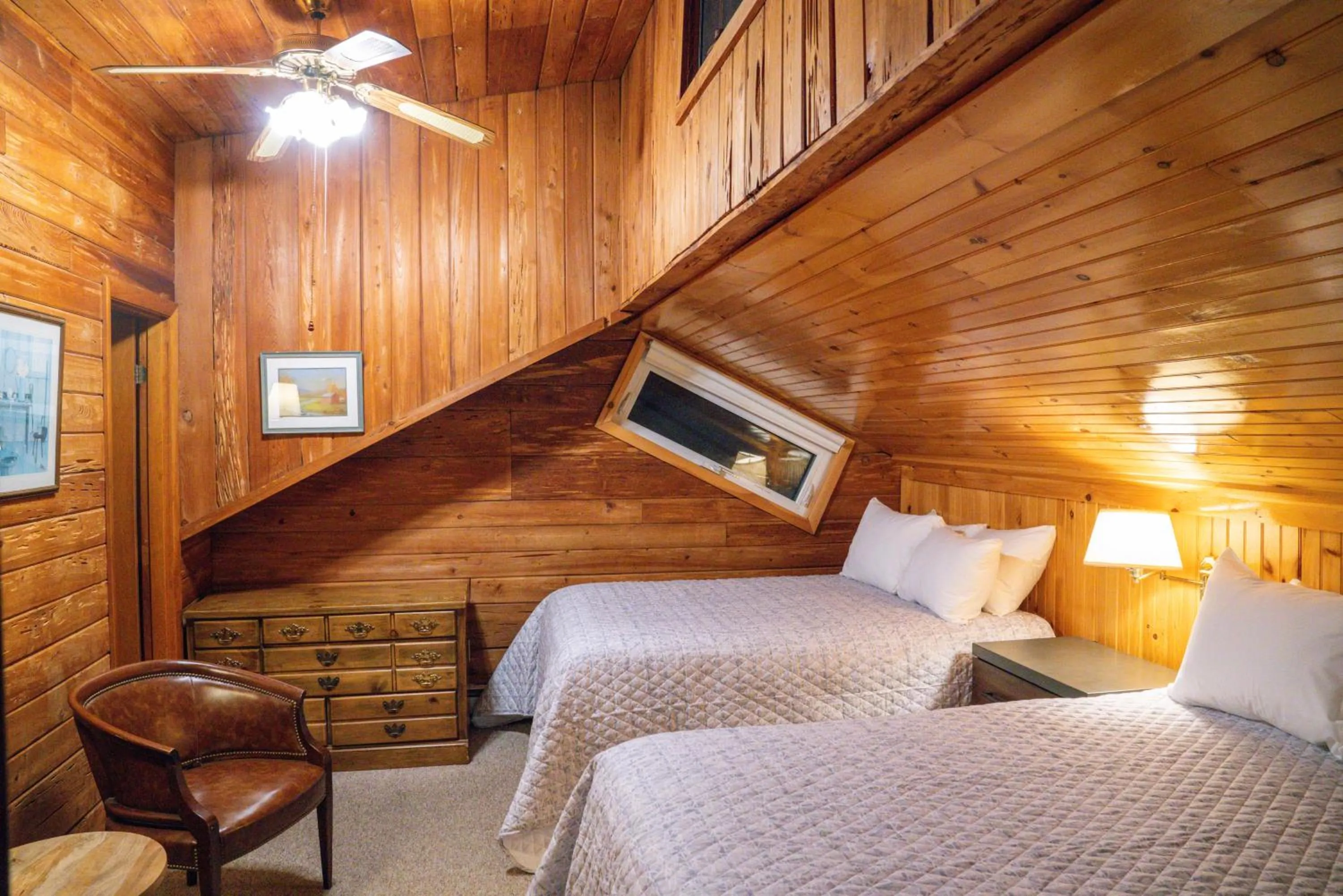 Bed in Gray Ghost Inn