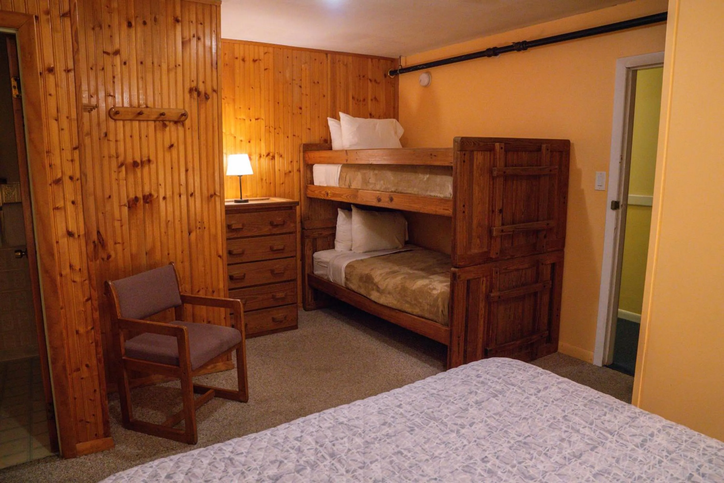 Bedroom, Bed in Gray Ghost Inn