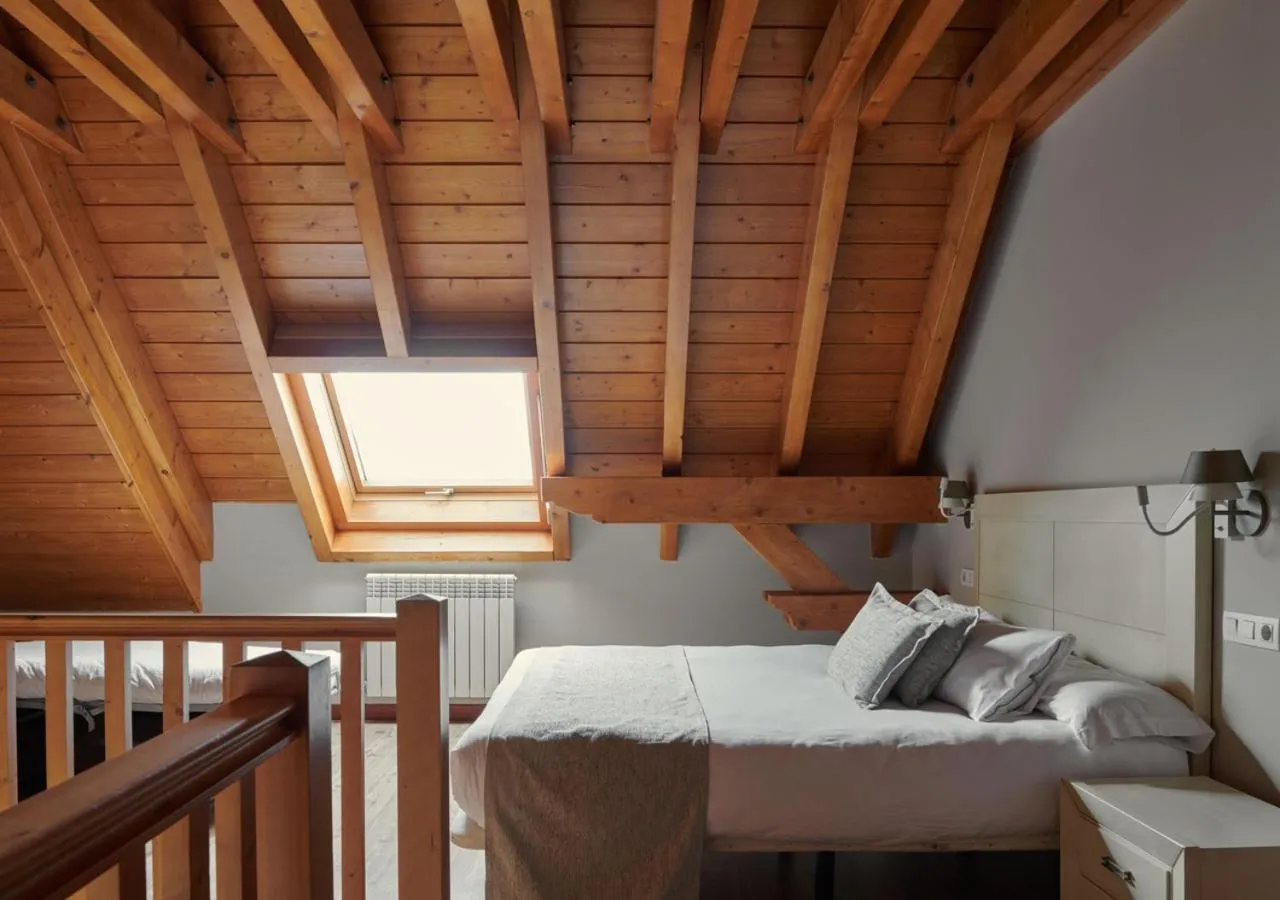 Bedroom, Bed in Apartahotel Tres Quiñones