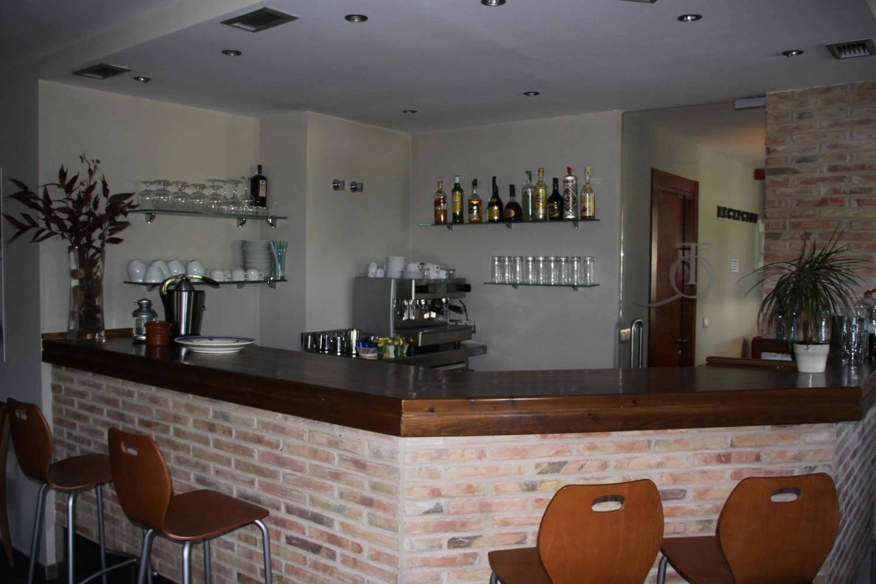 Lounge or bar in Apartahotel Tres Quiñones