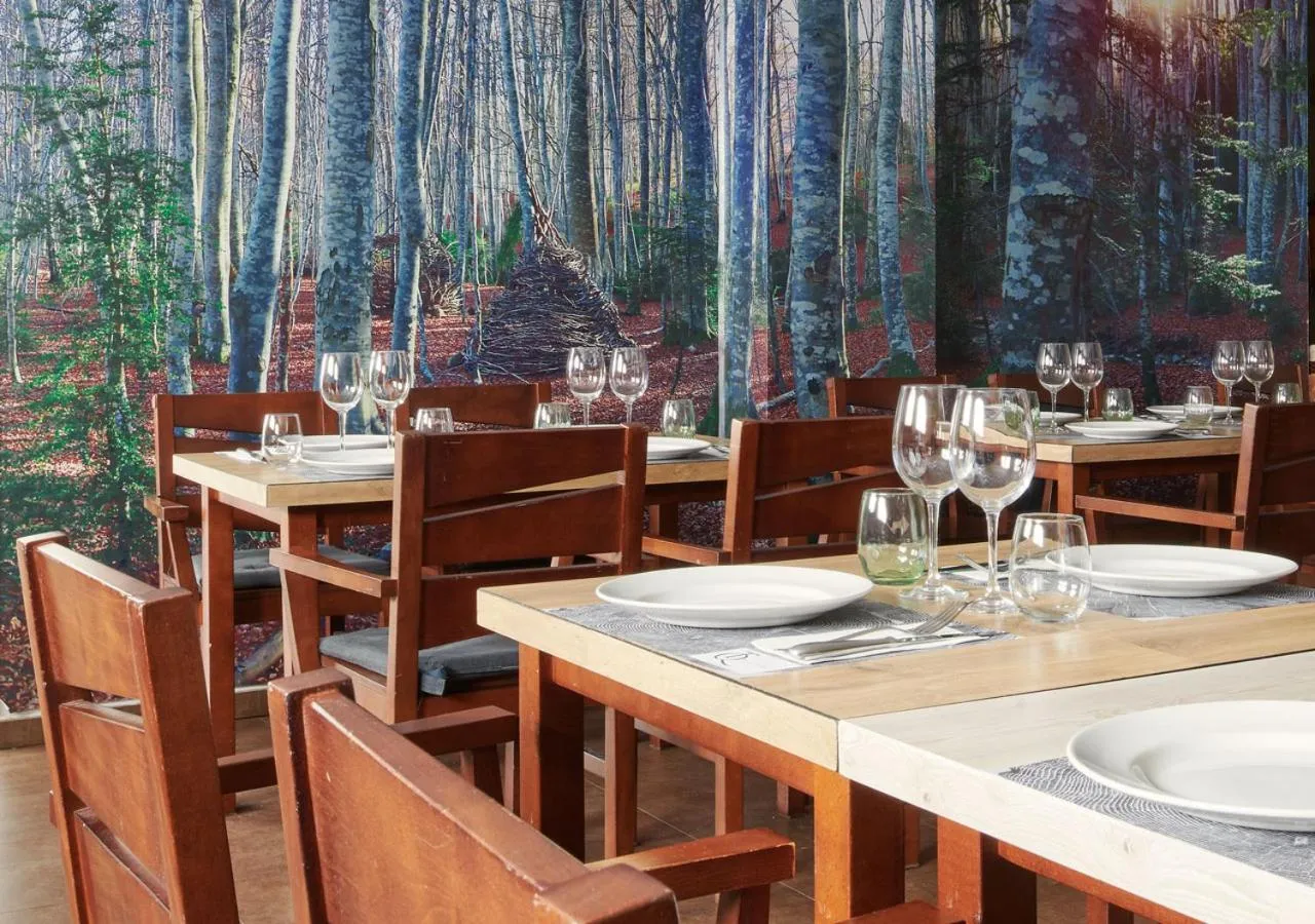 Restaurant/places to eat in Apartahotel Tres Quiñones