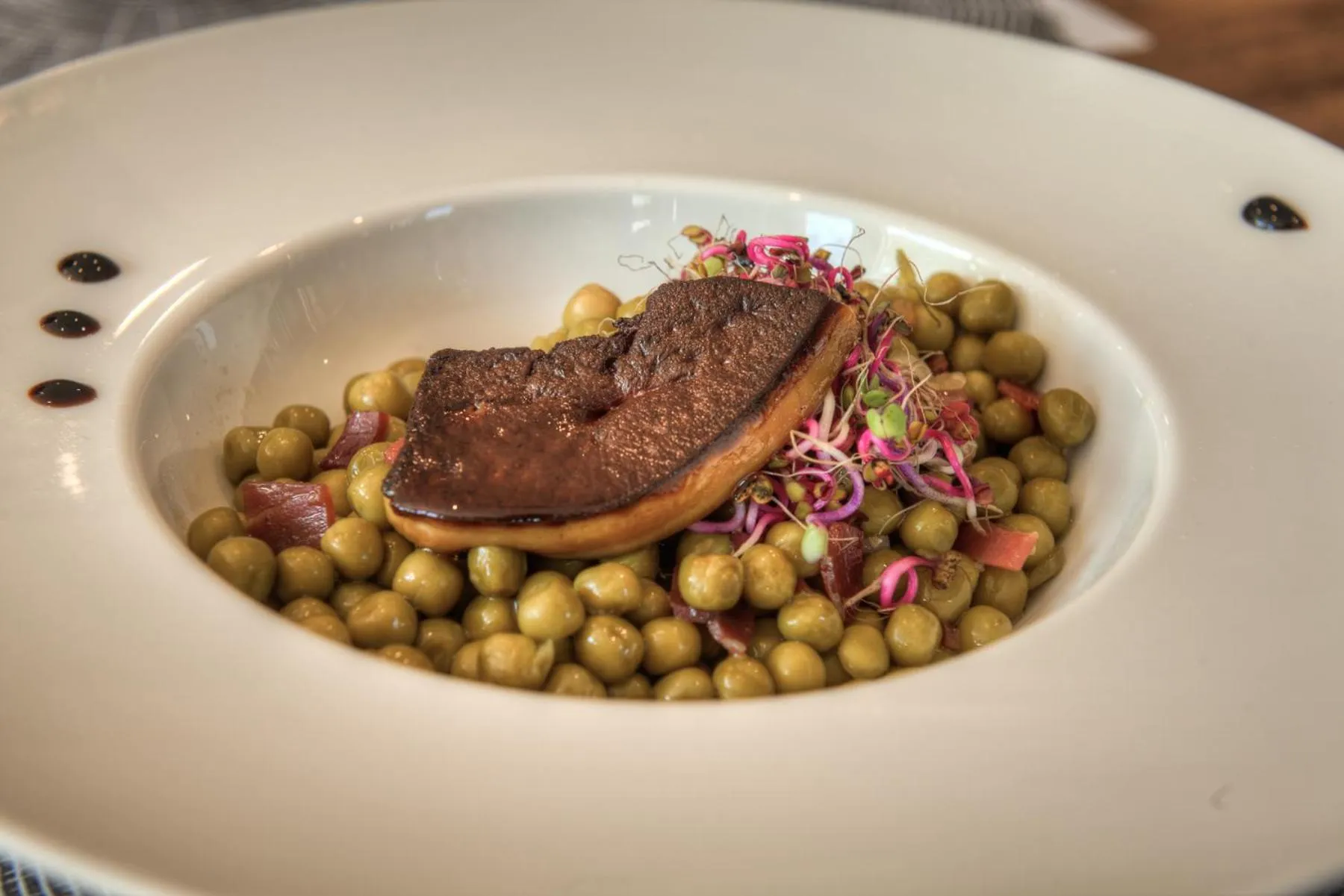 Restaurant/places to eat in Apartahotel Tres Quiñones