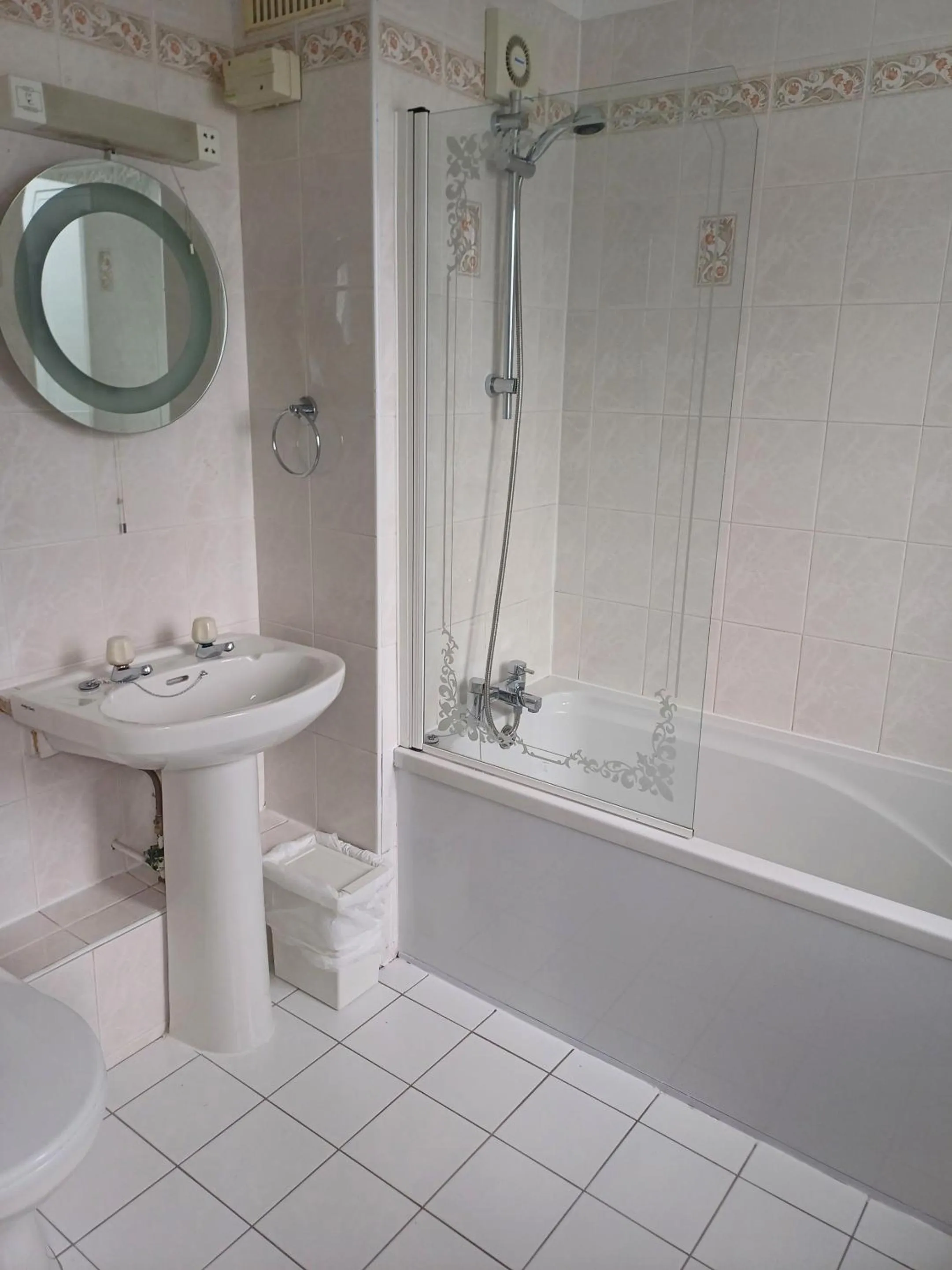 Bathroom in Kings Park Hotel