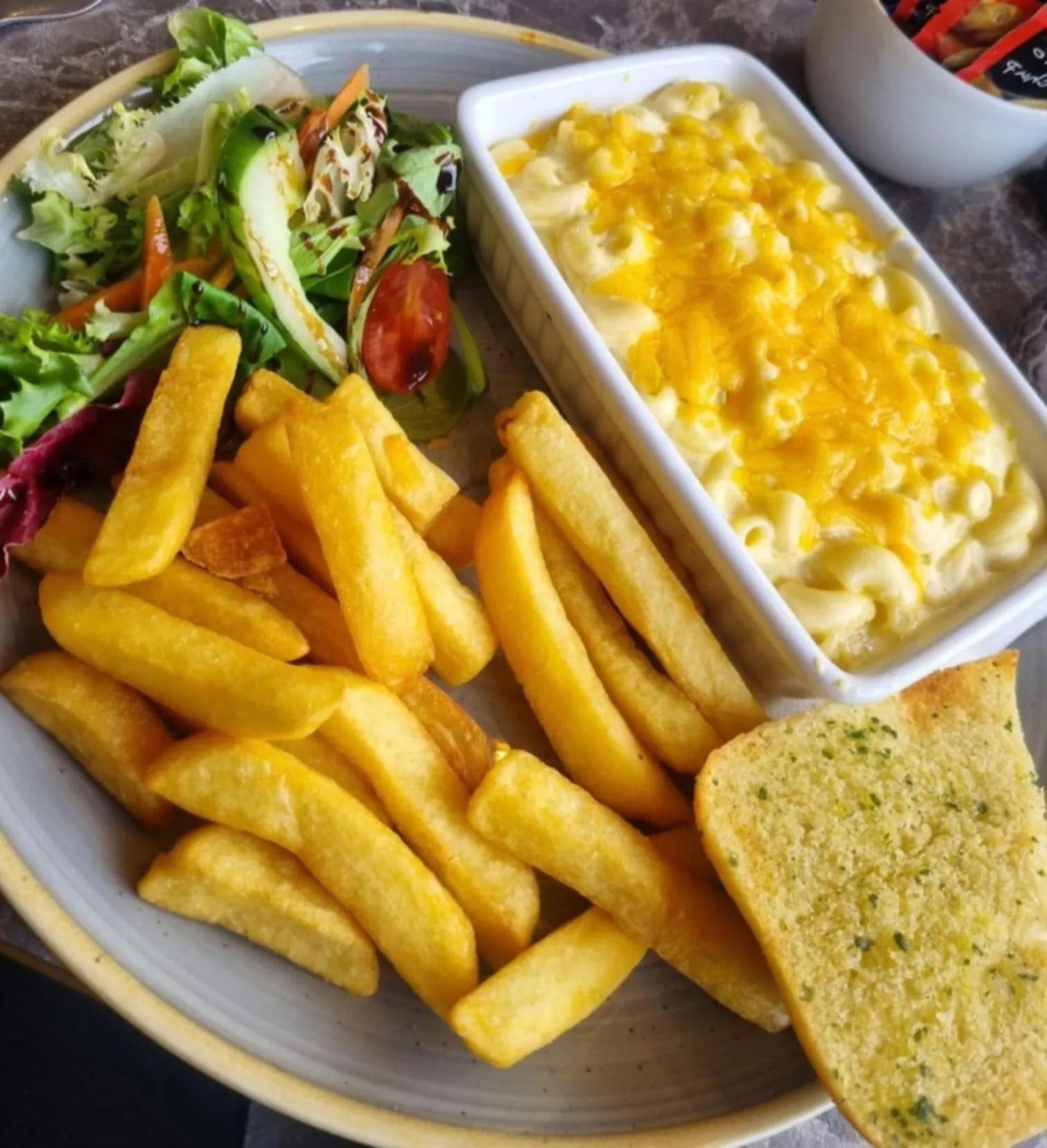 Food and drinks in Kings Park Hotel