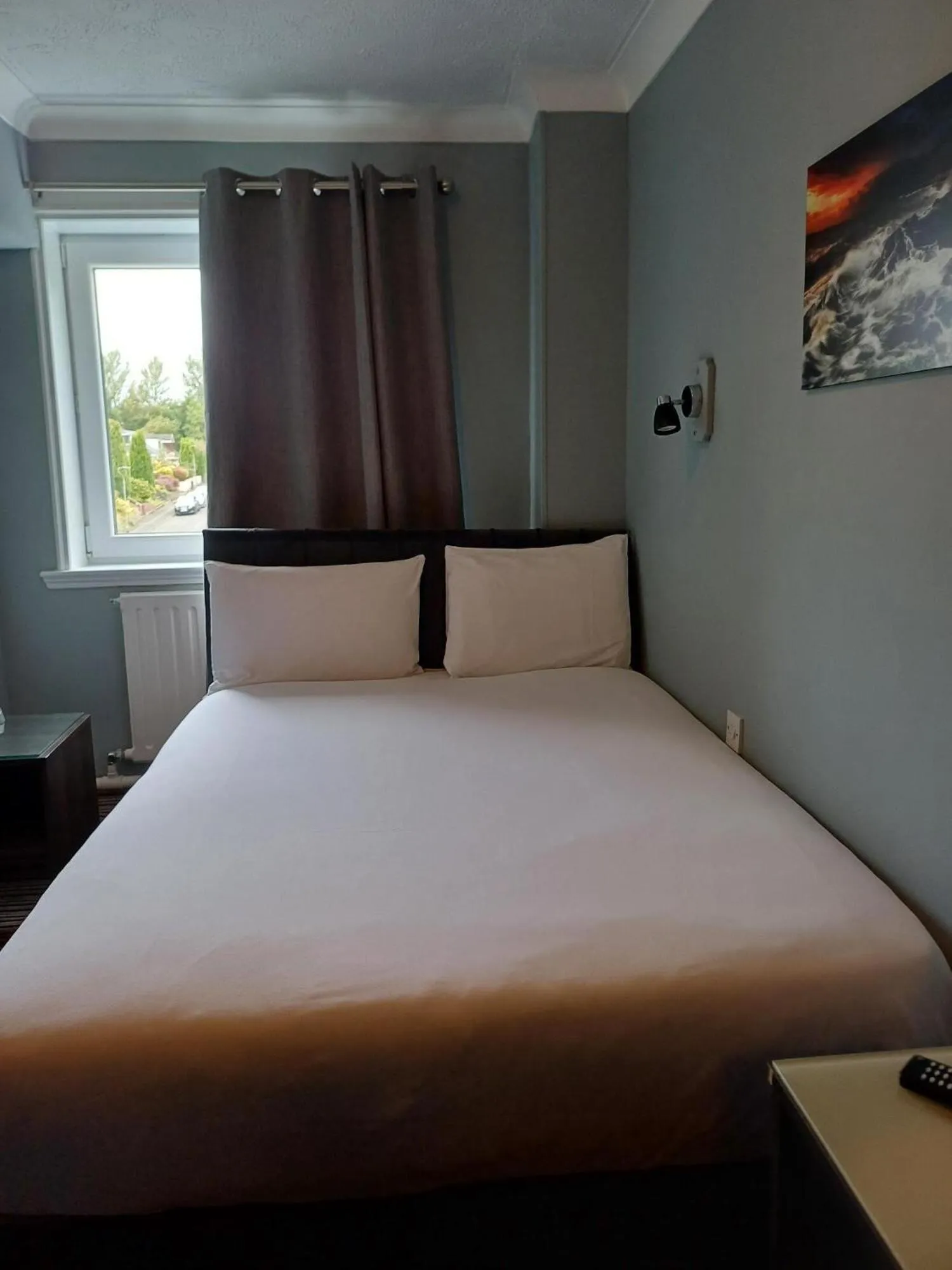 Bedroom, Bed in Kings Park Hotel